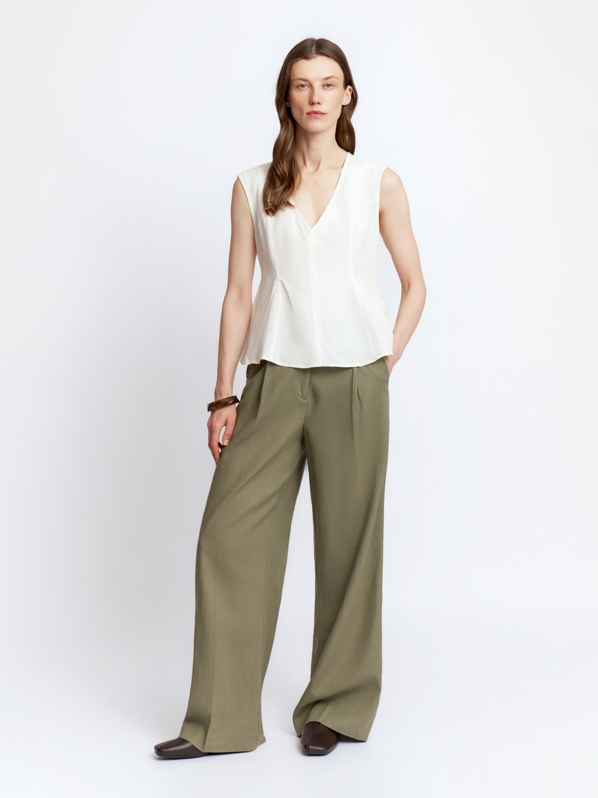 Блузка без рукавов