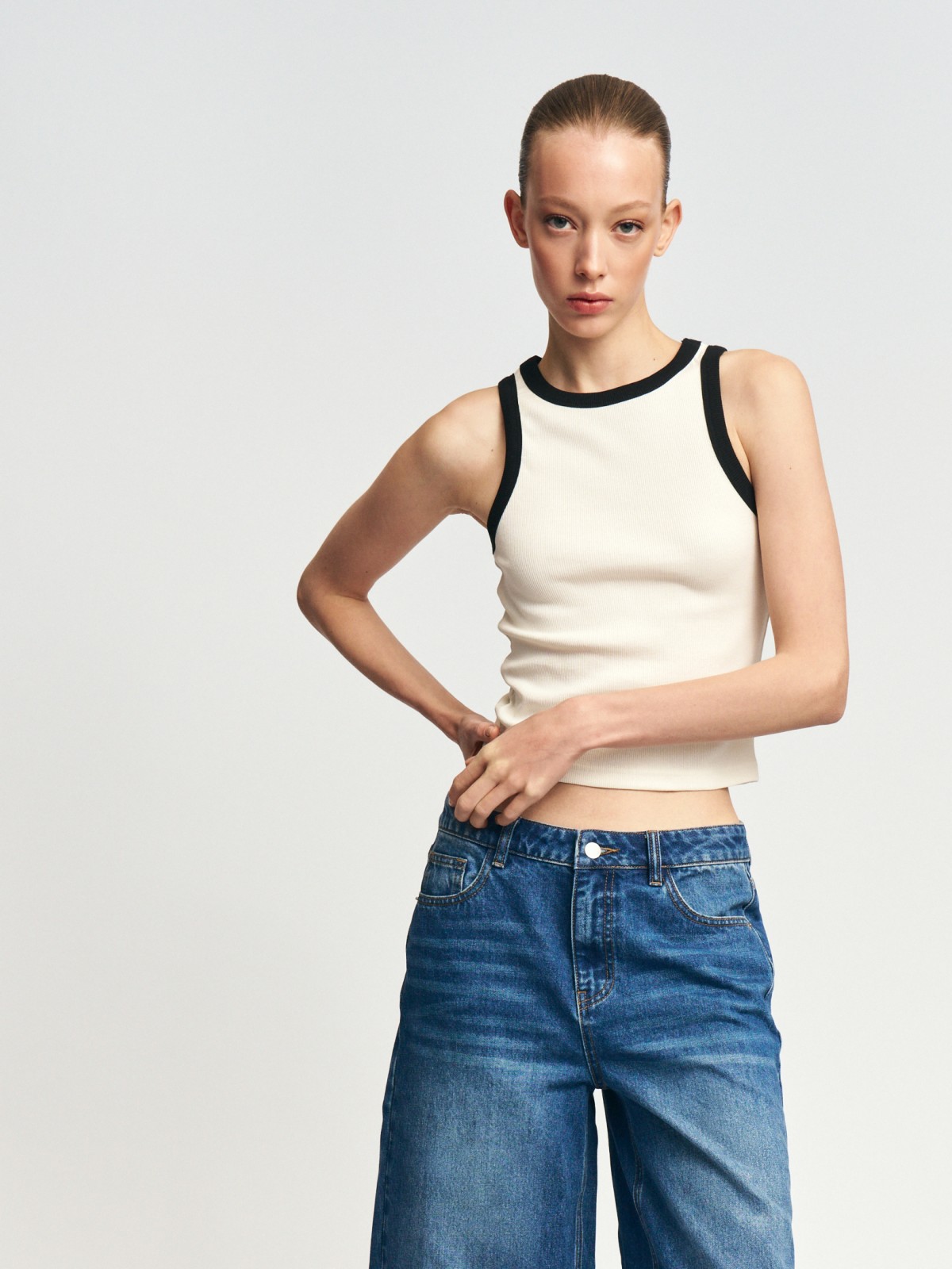 Майка-топ из хлопка без рукавов 399₽