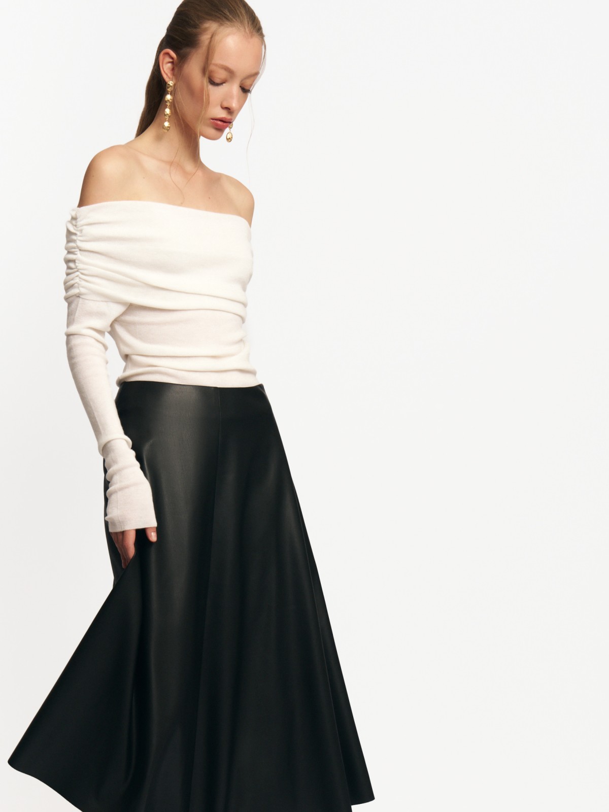 Трикотажный джемпер с открытыми плечами