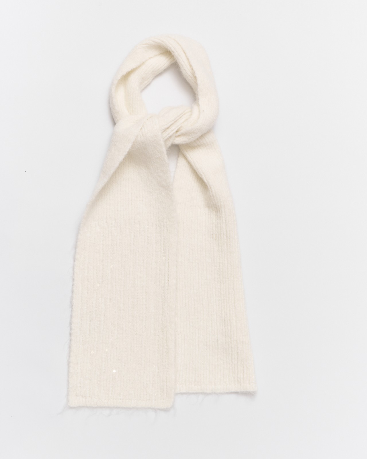 Вязаный шарф с пайетками 1299₽