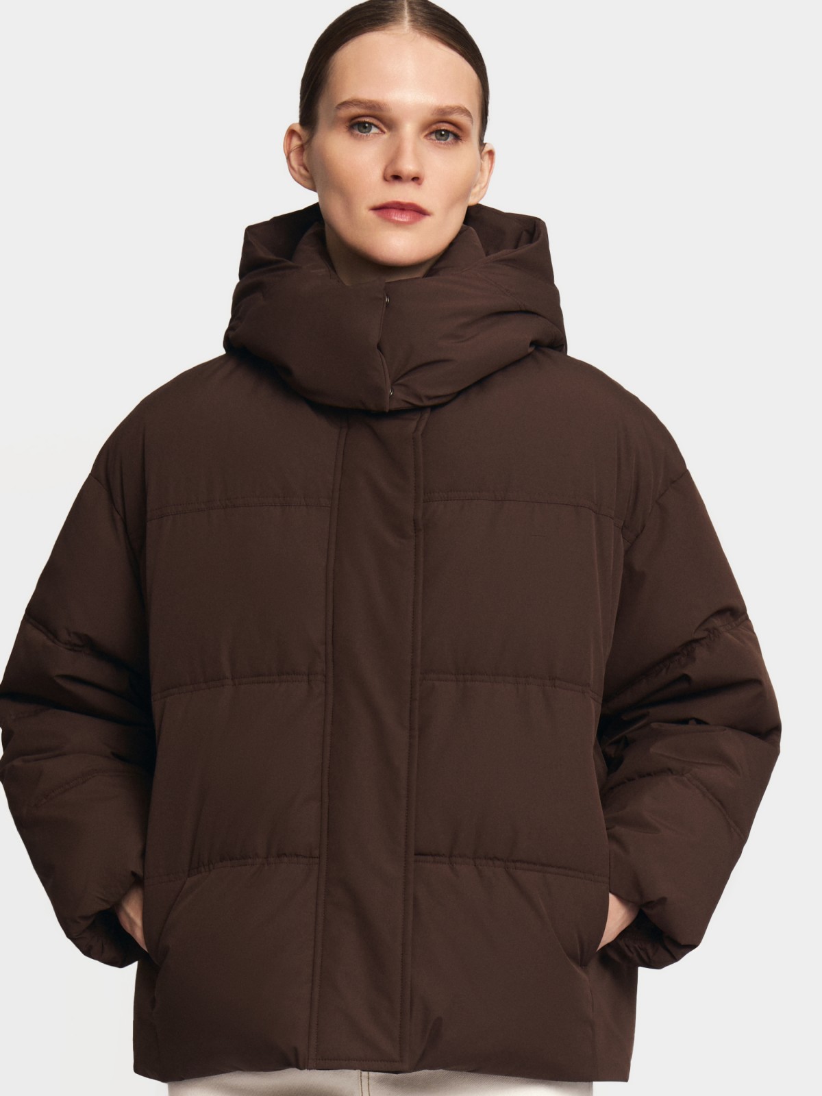 Тёплая укороченная куртка оверсайз с капюшоном