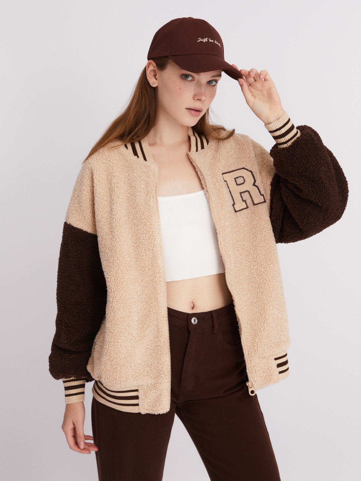 Тёплая шуба-бомбер объёмного силуэта из искусственного меха на синтепоне