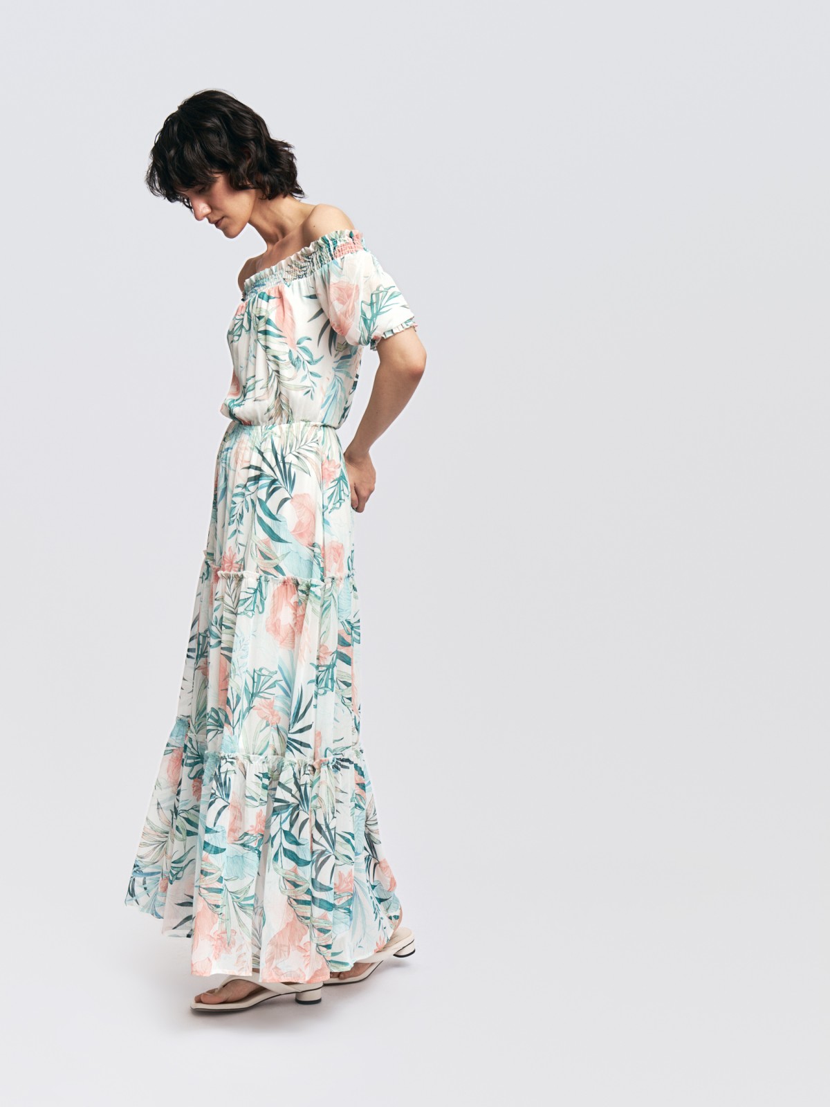 Шифоновое платье макси с открытыми плечами