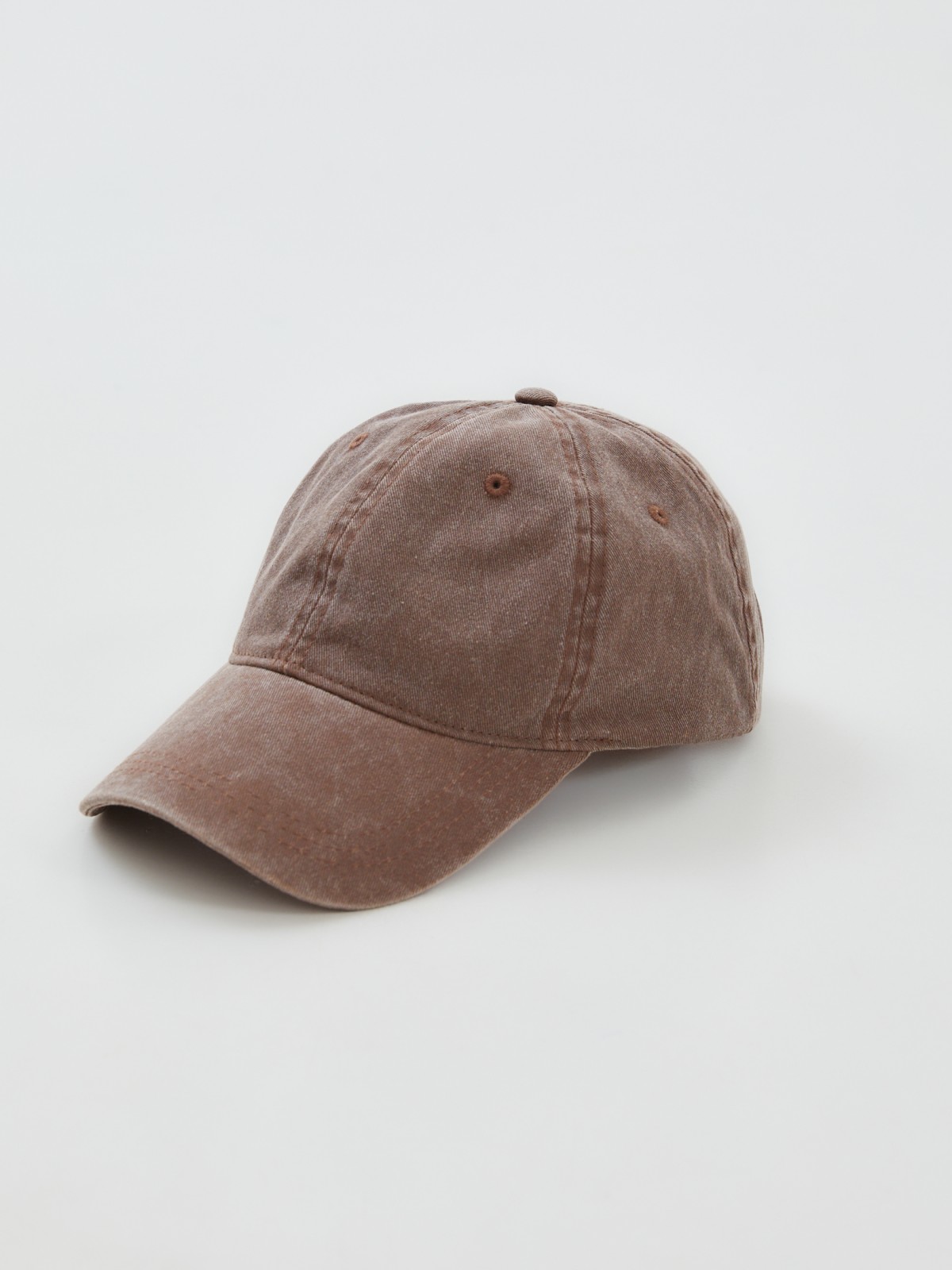 Бейсболка из хлопка с козырьком