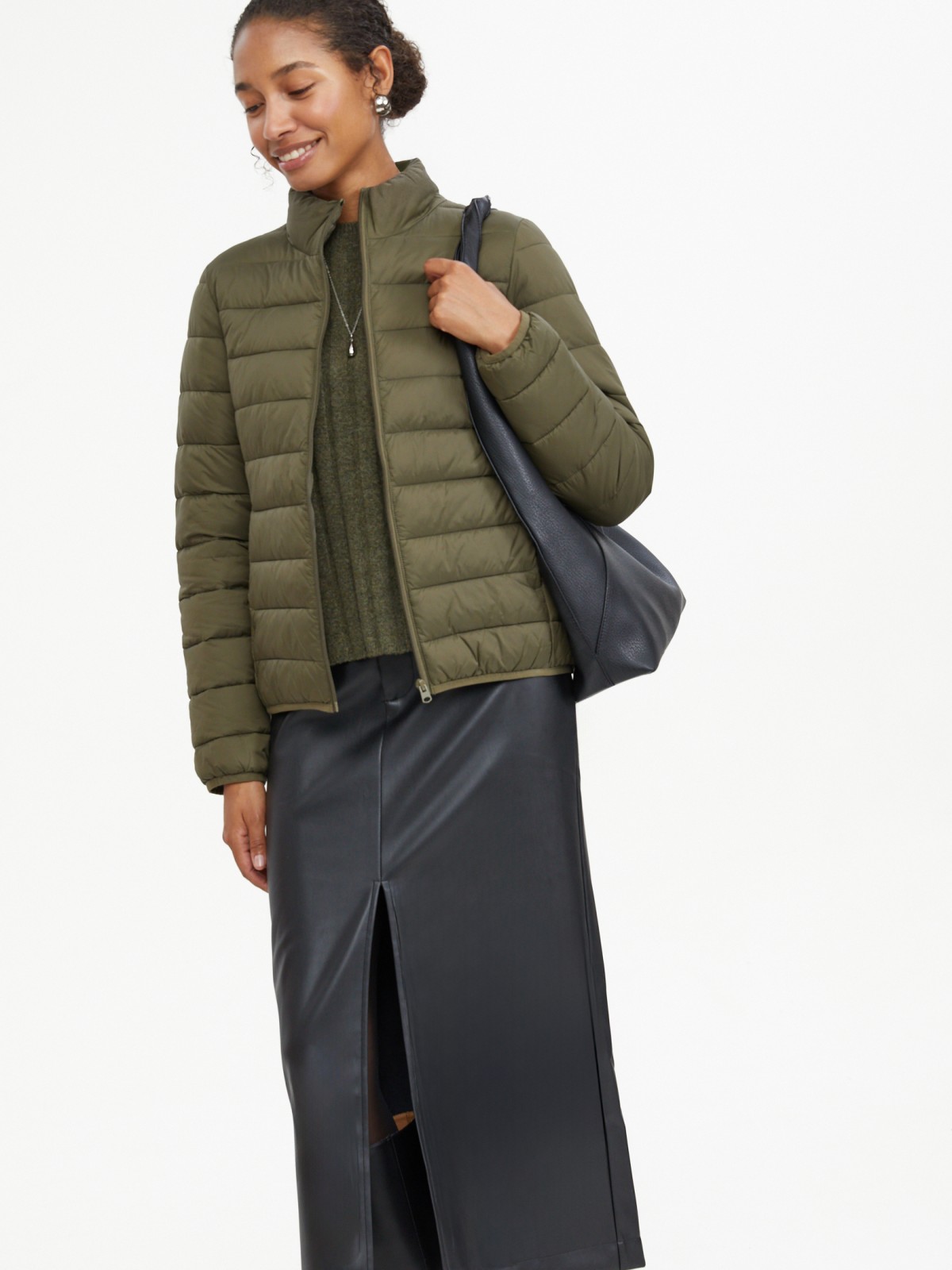 Тёплая стёганая куртка с воротником