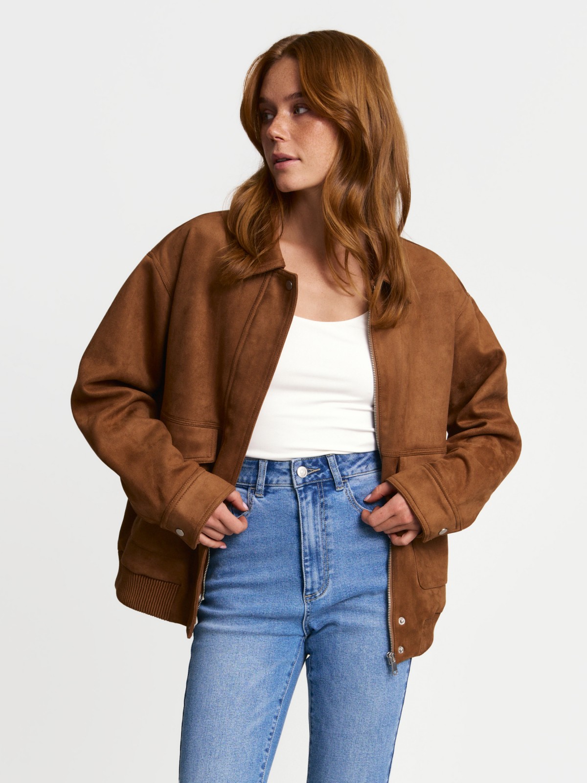 Куртка-бомбер из экозамши с воротником