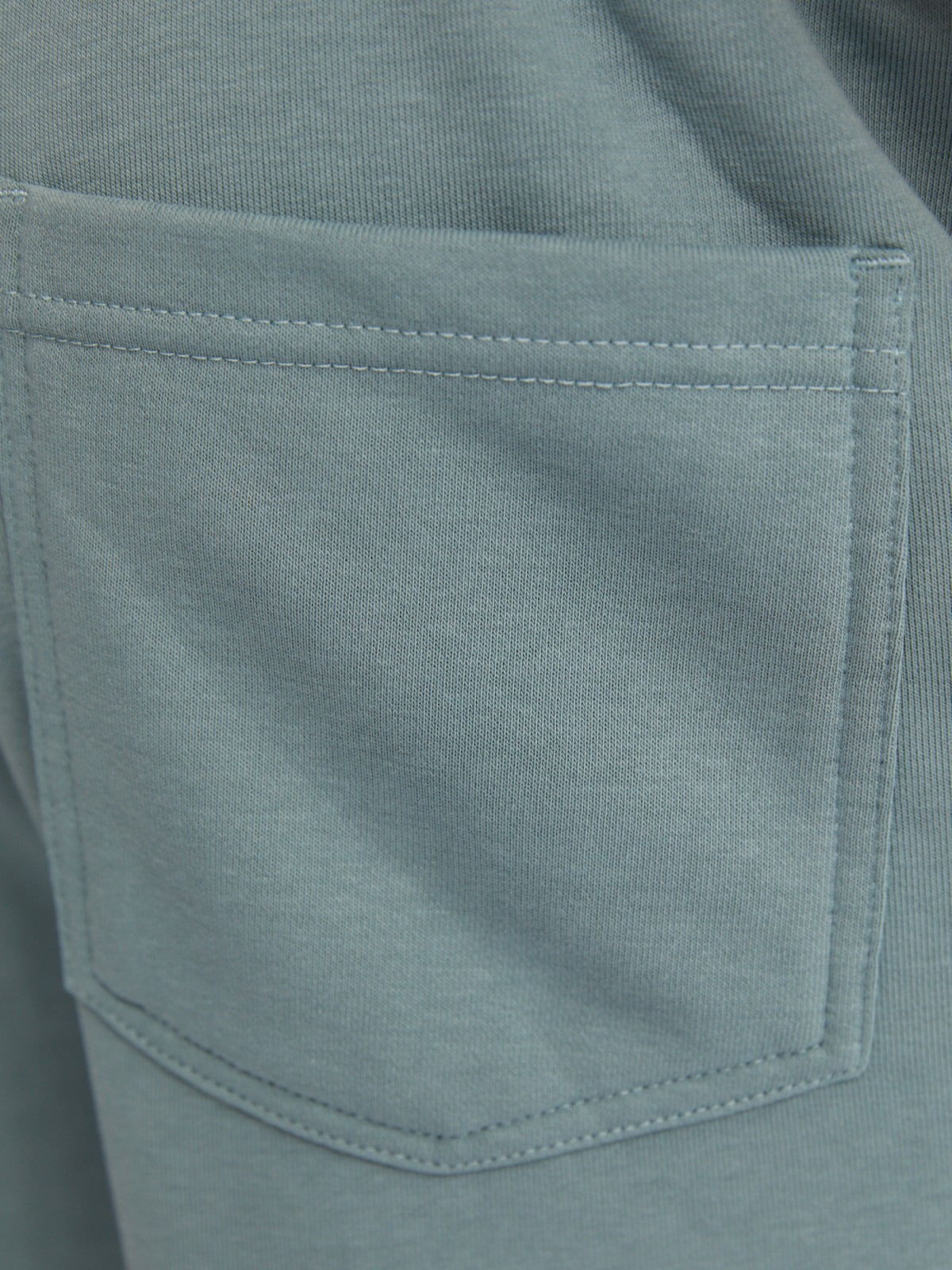 Трикотажные шорты на резинке