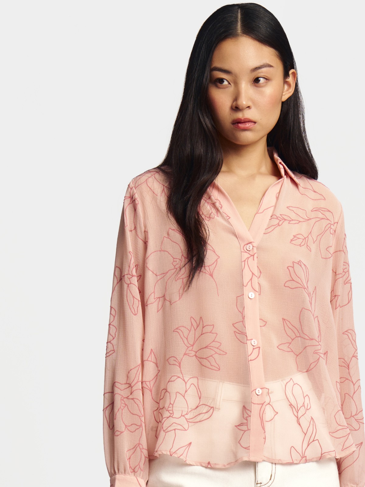 Шифоновая рубашка с вырезом на груди