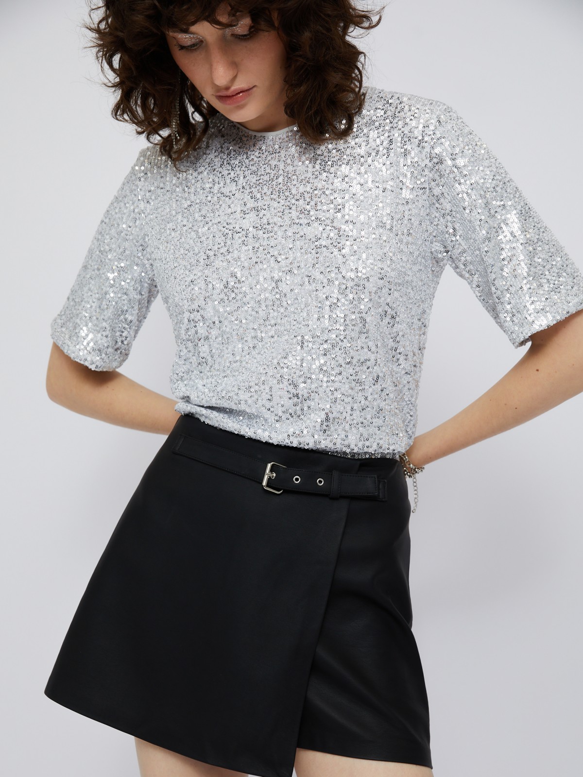 Юбка-шорты мини из экокожи с запахом