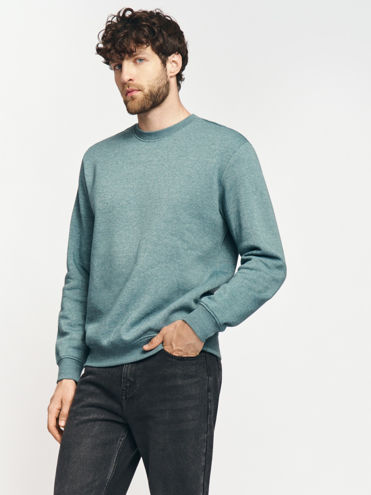 Утеплённый свитшот прямого кроя с длинным рукавом