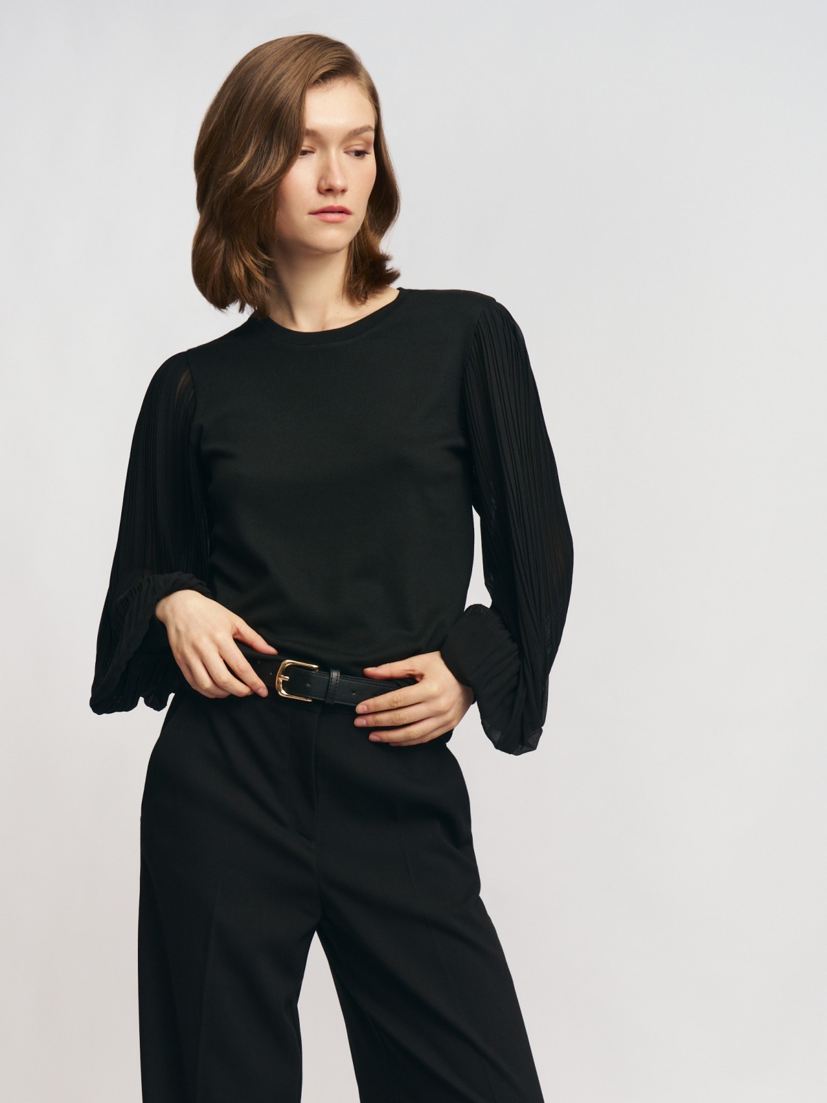 Топ-блузка с акцентными рукавами