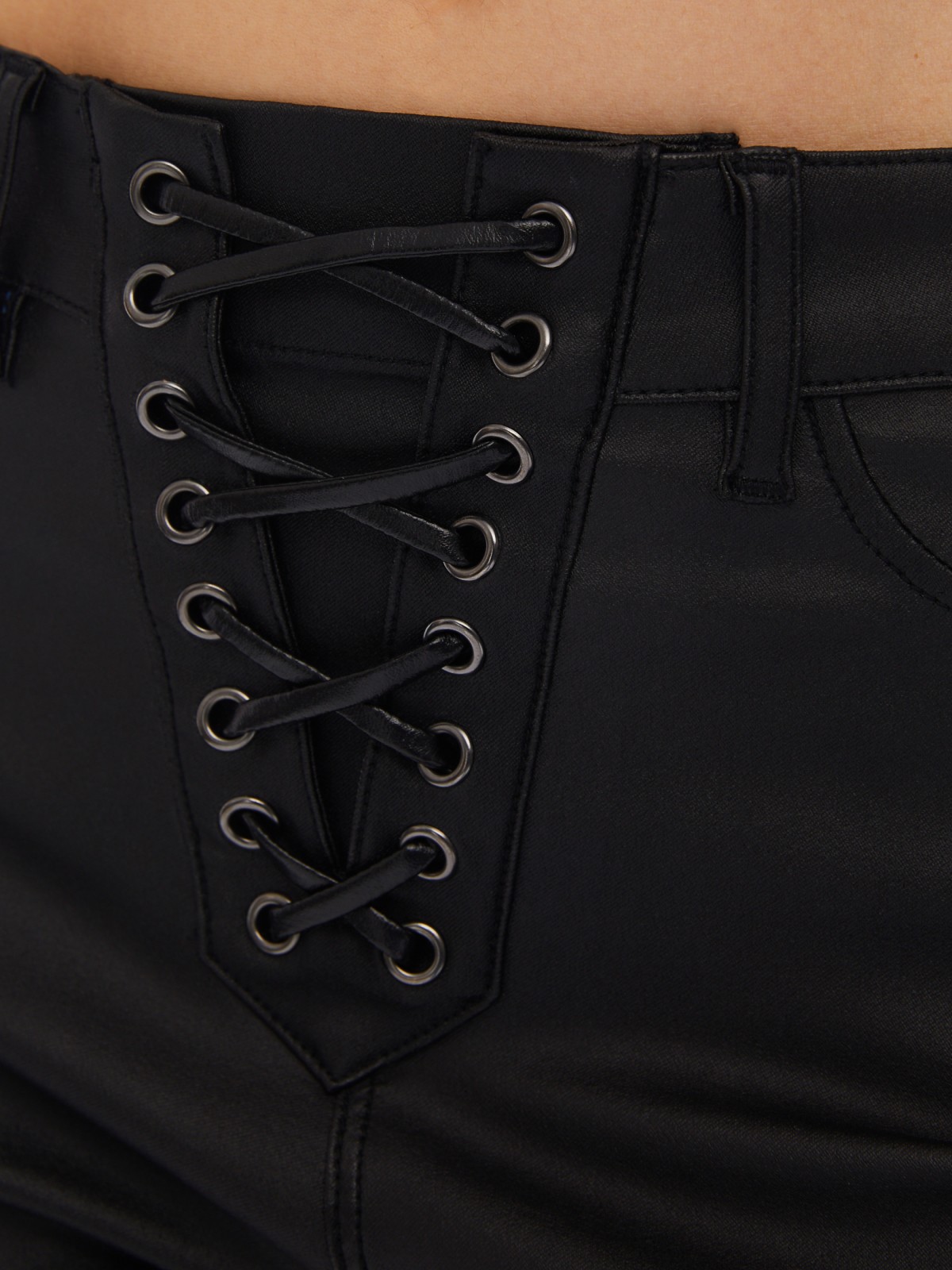 Брюки Skinny из экокожи с акцентной шнуровкой zolla 024117328133, цвет черный, размер XS - фото 4