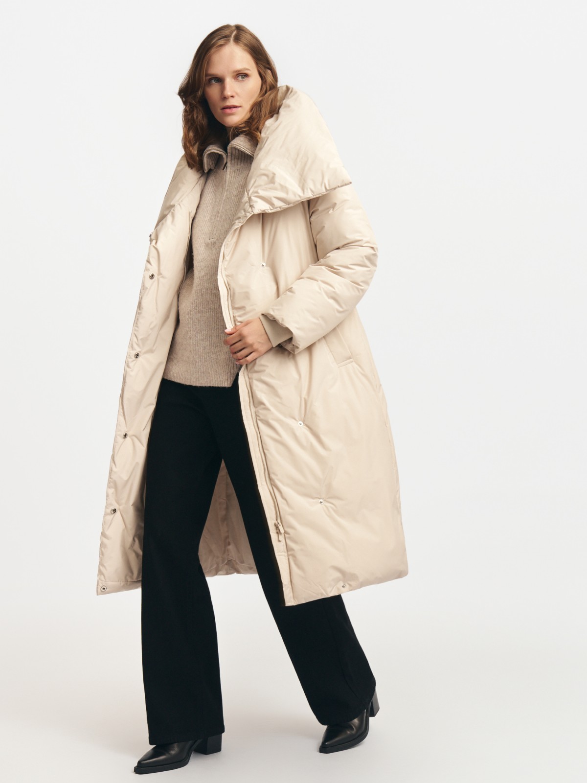 Тёплая куртка с воротником и поясом