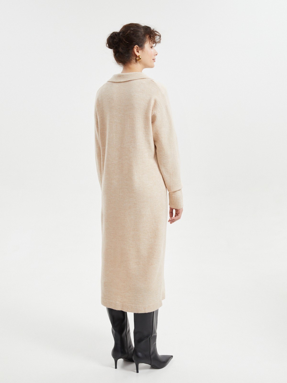 Вязаное платье-джемпер с воротником