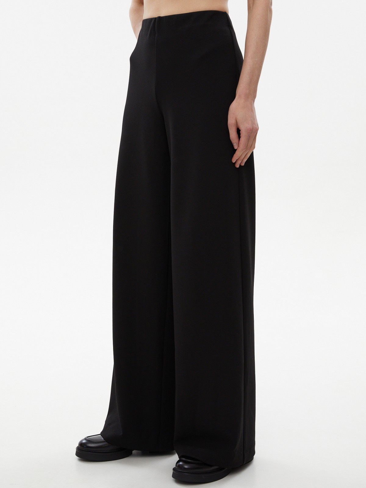 Широкие трикотажные брюки на резинке