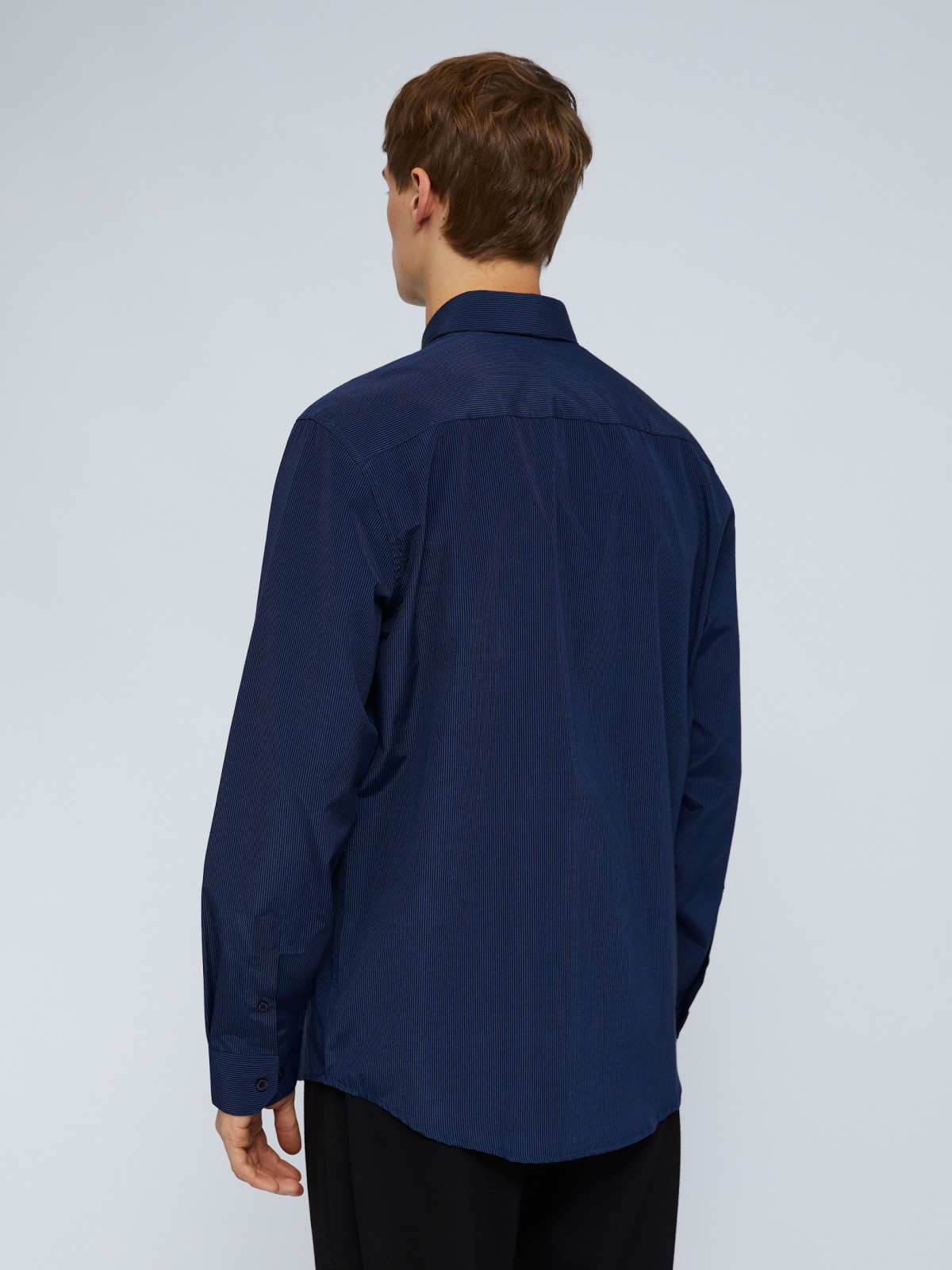 Офисная рубашка прямого силуэта с узором в полоску