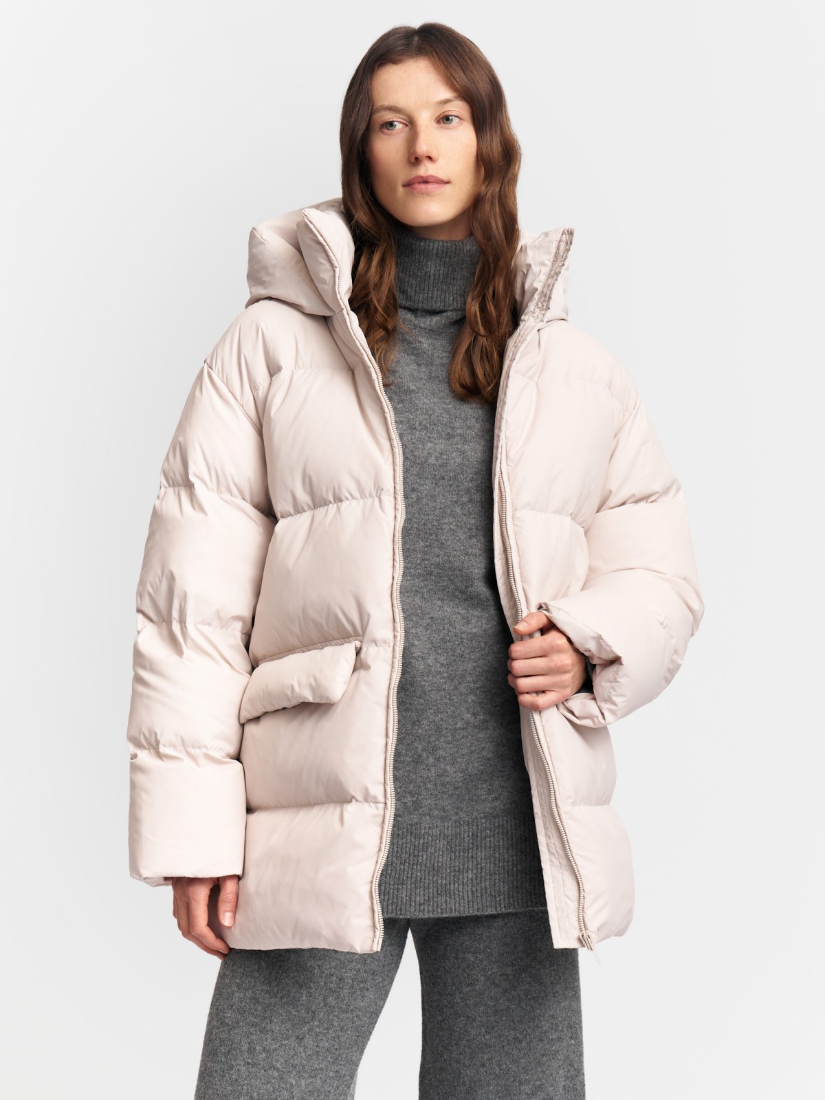 Тёплая куртка-пуховик с капюшоном