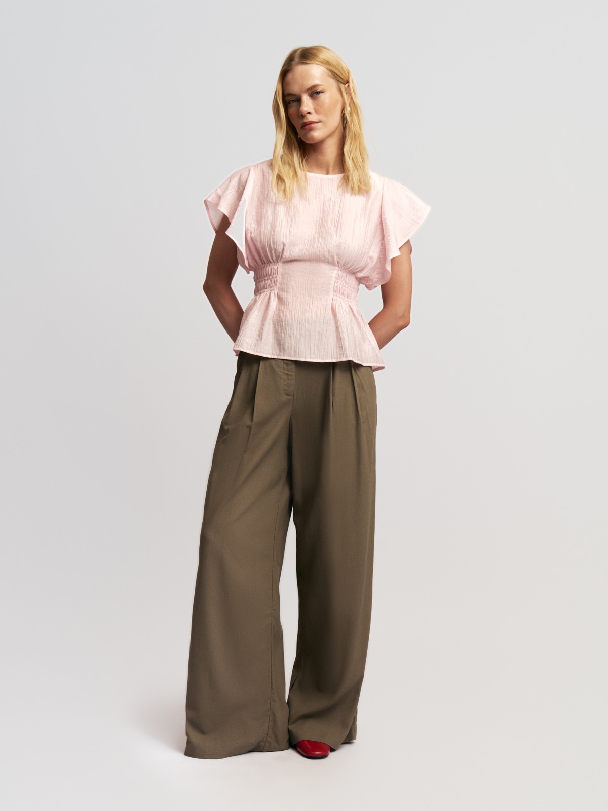 Льняные брюки с высокой талией