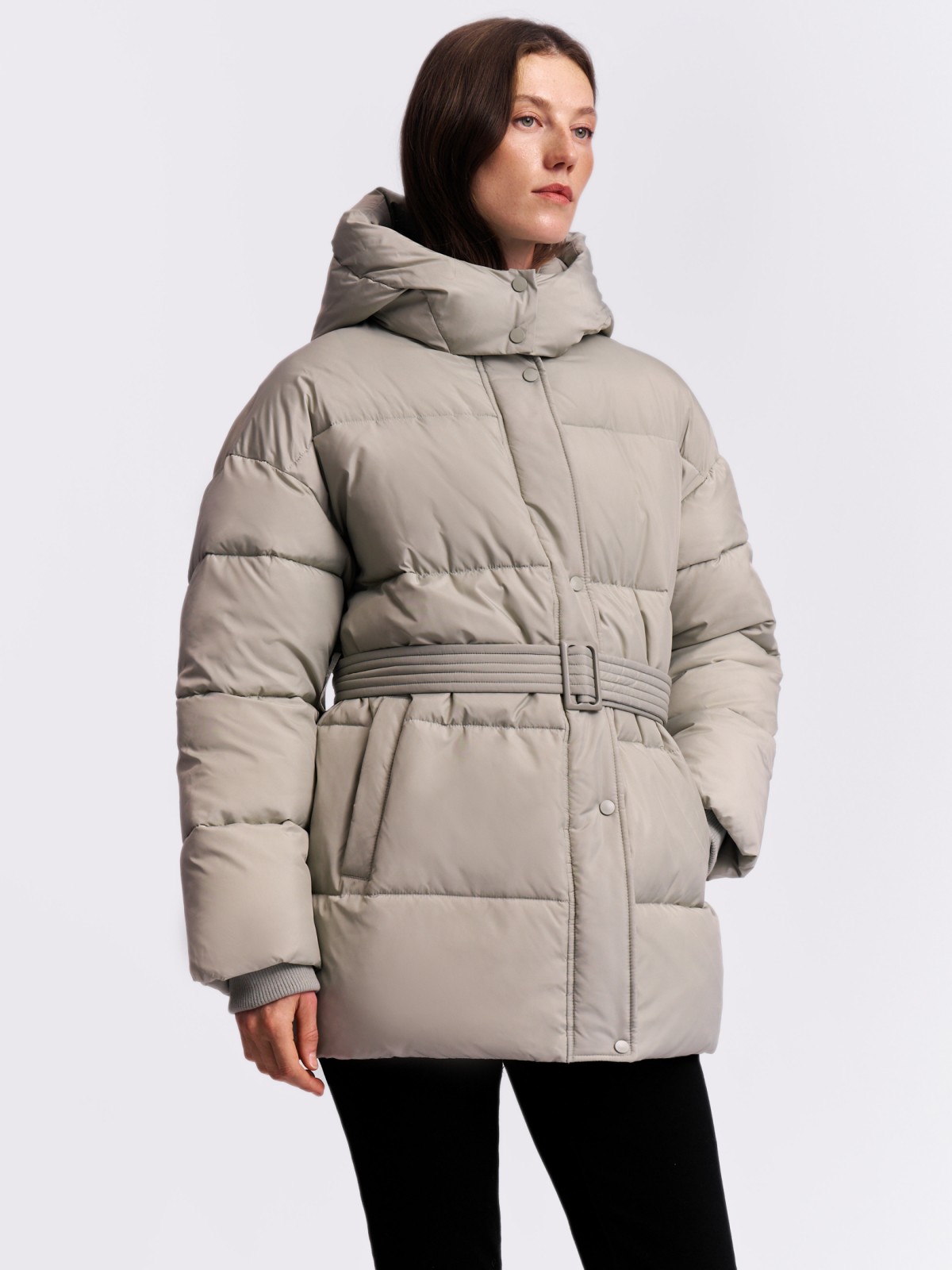 Тёплая куртка с капюшоном и поясом
