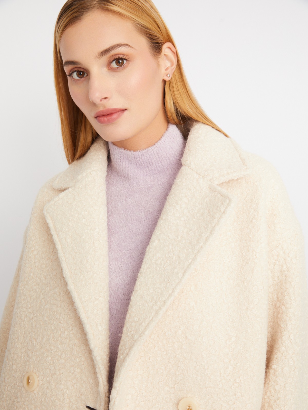 Укороченное пальто из ткани букле без утеплителя на пуговицах