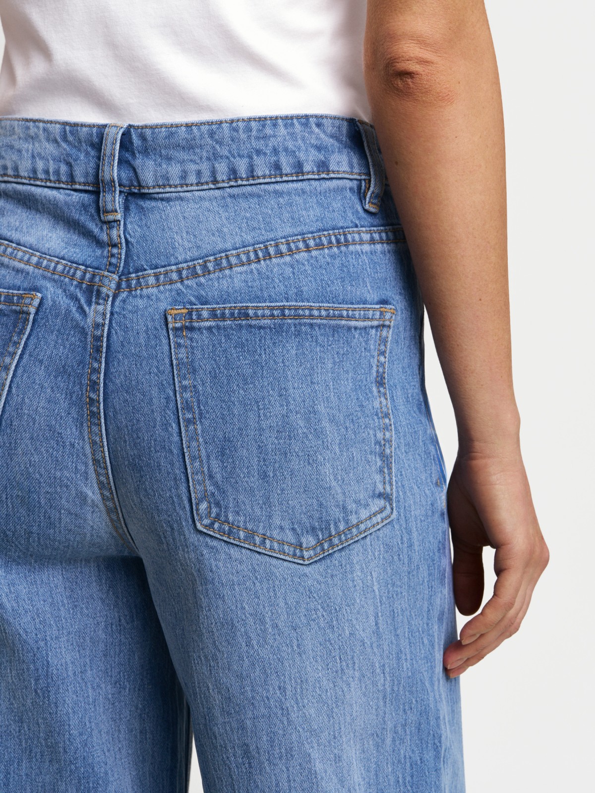 Джинсы силуэта Wide с высокой посадкой