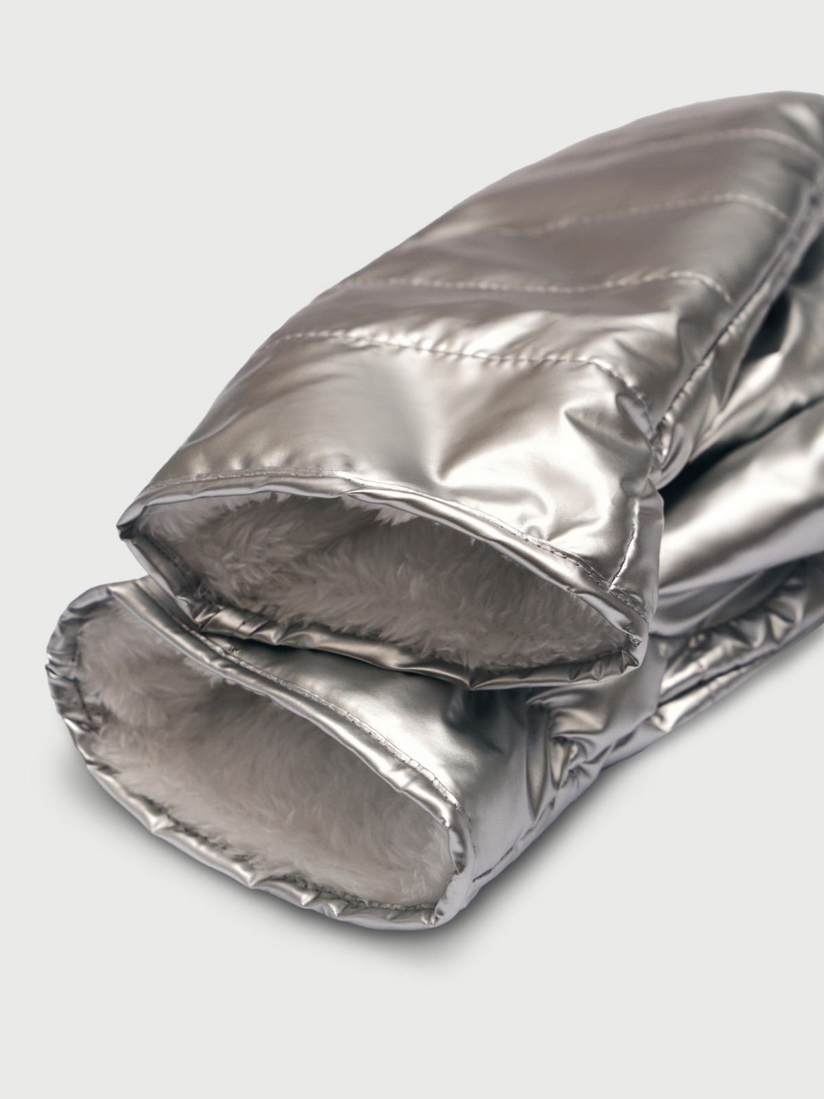 Тёплые варежки из экокожи