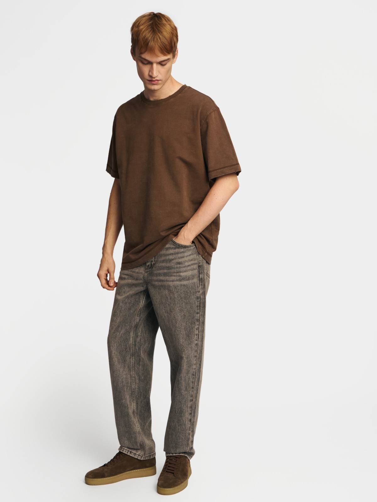 Однотонная базовая футболка из хлопка