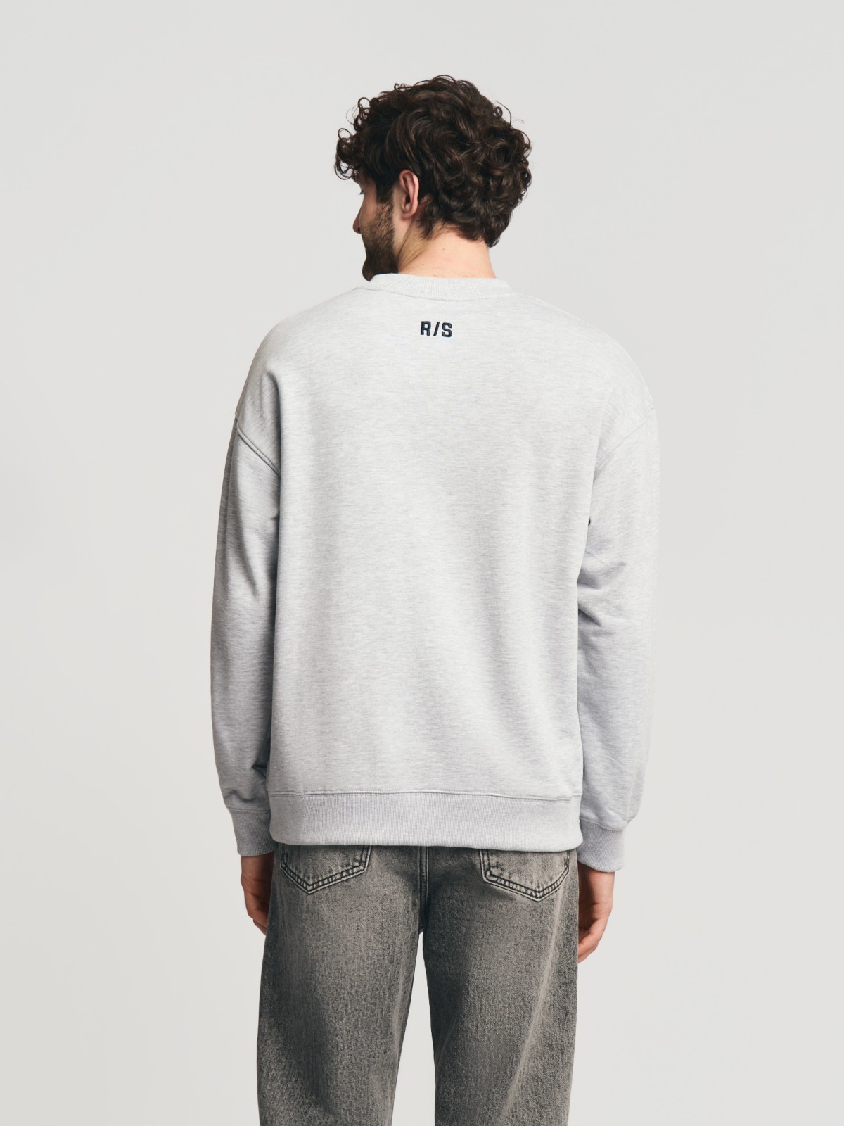 Утеплённый свитшот прямого кроя с надписью