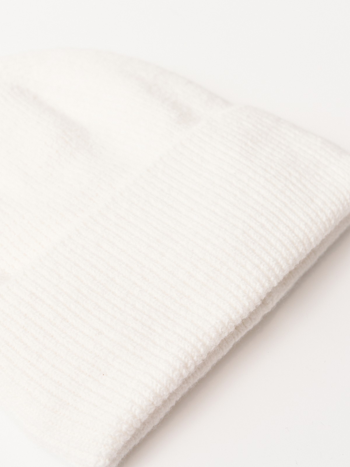 Вязаная шапка-бини на флисе