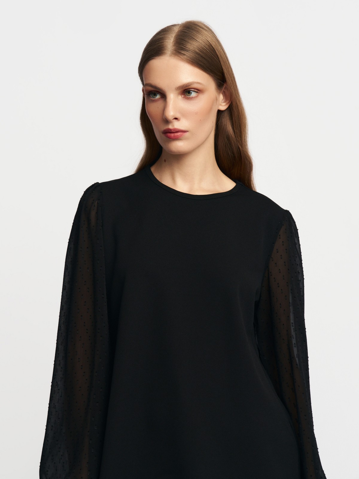 Трикотажная блузка с акцентом на рукавах