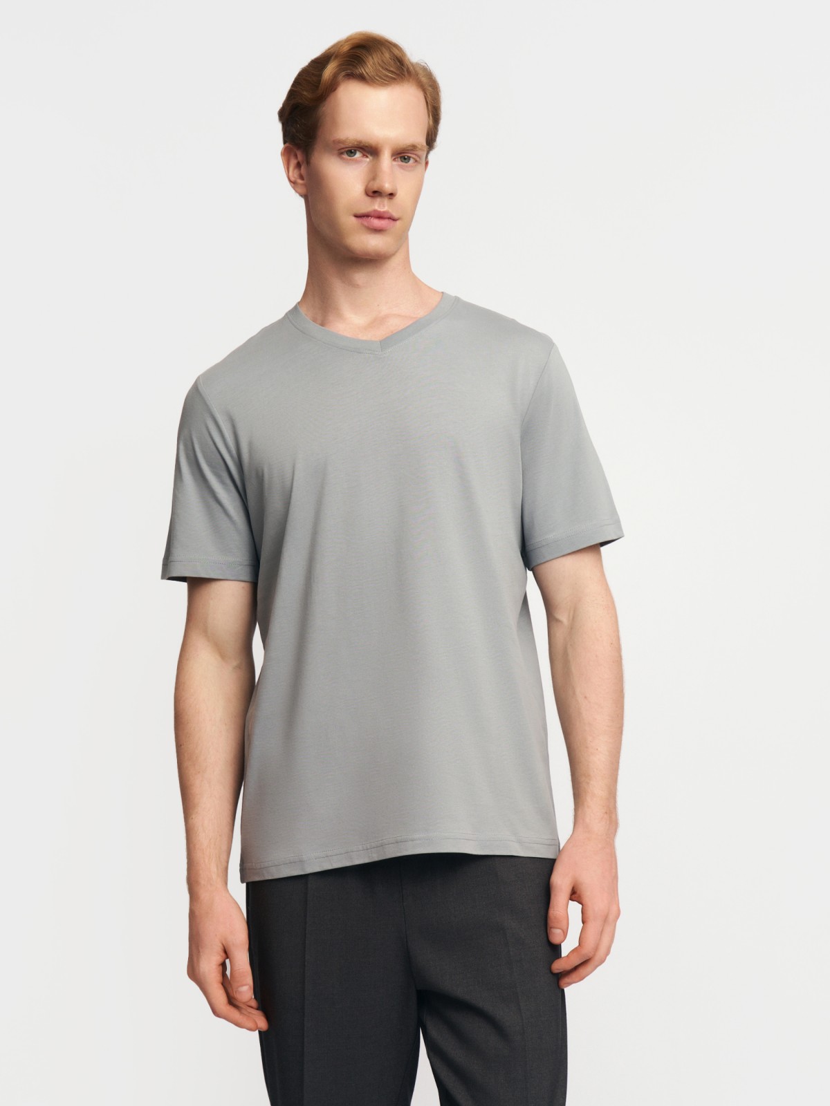 Футболка из хлопка с треугольным вырезом