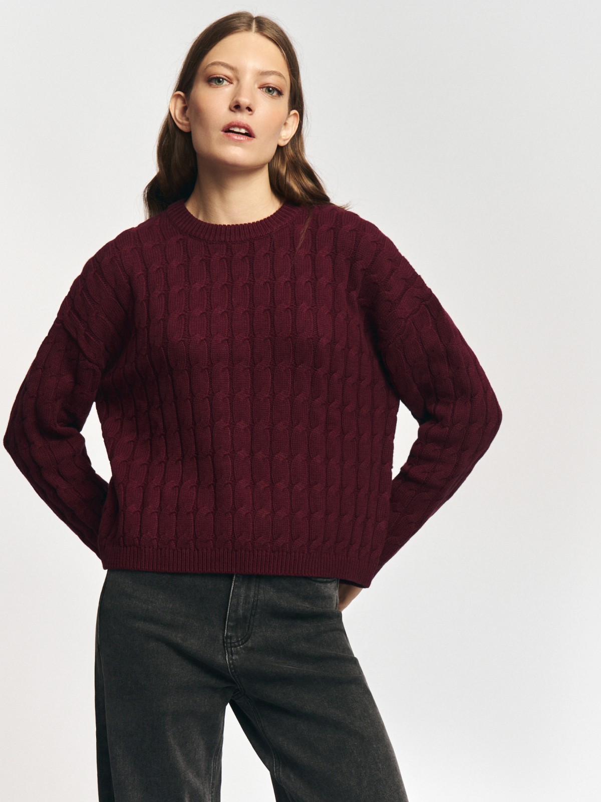 Вязаный джемпер с узором косы