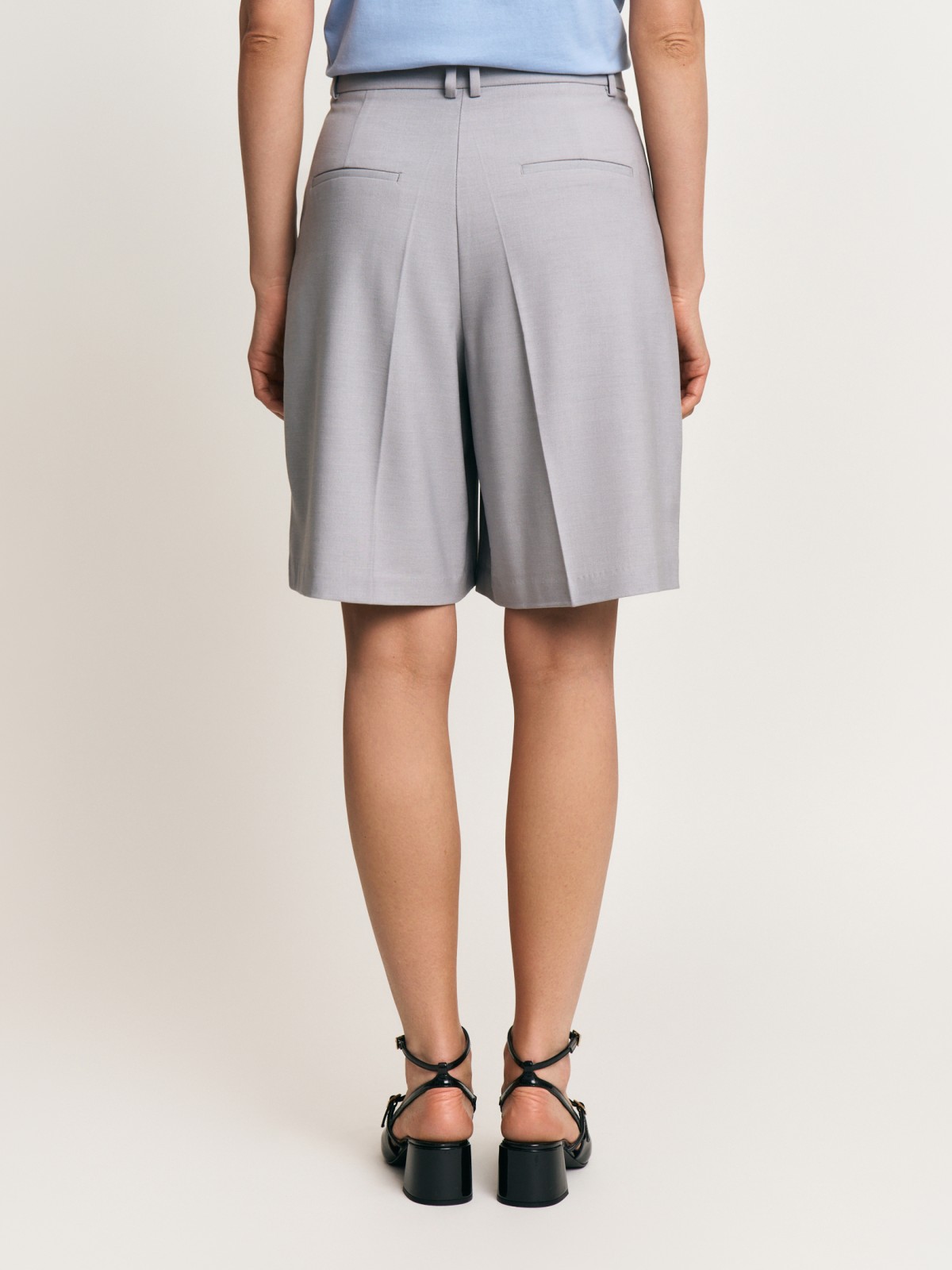 Классические шорты-бермуды со стрелками