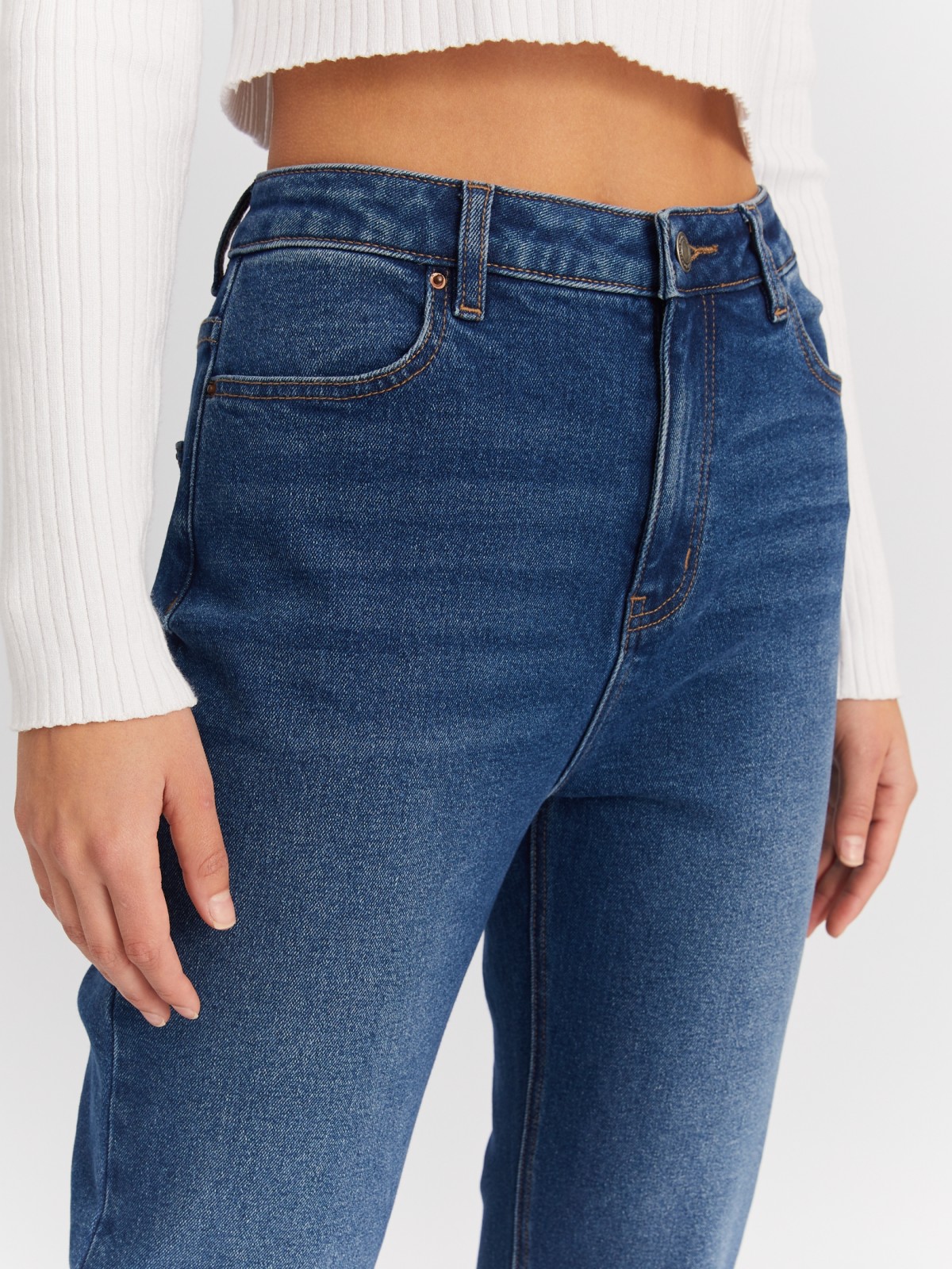 Утеплённые джинсы силуэта Mom Comfort с высокой посадкой