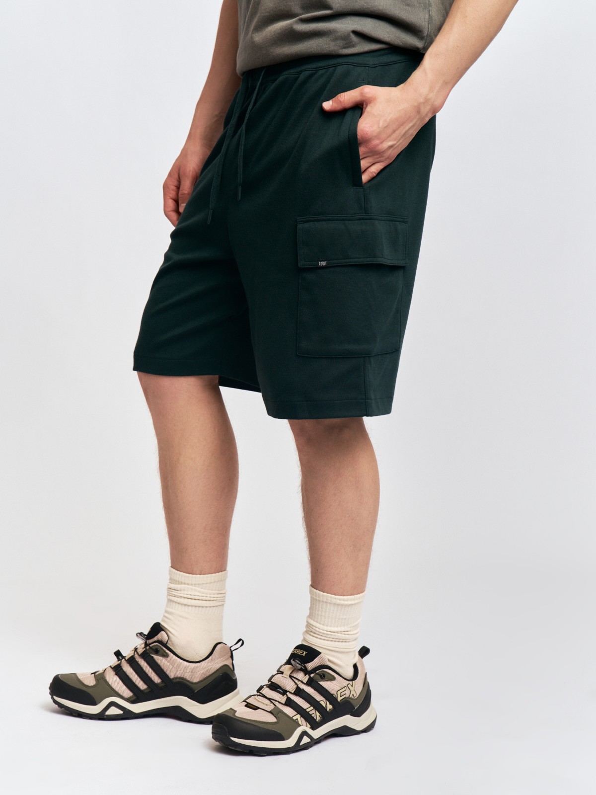 Шорты на резинке с карманами карго