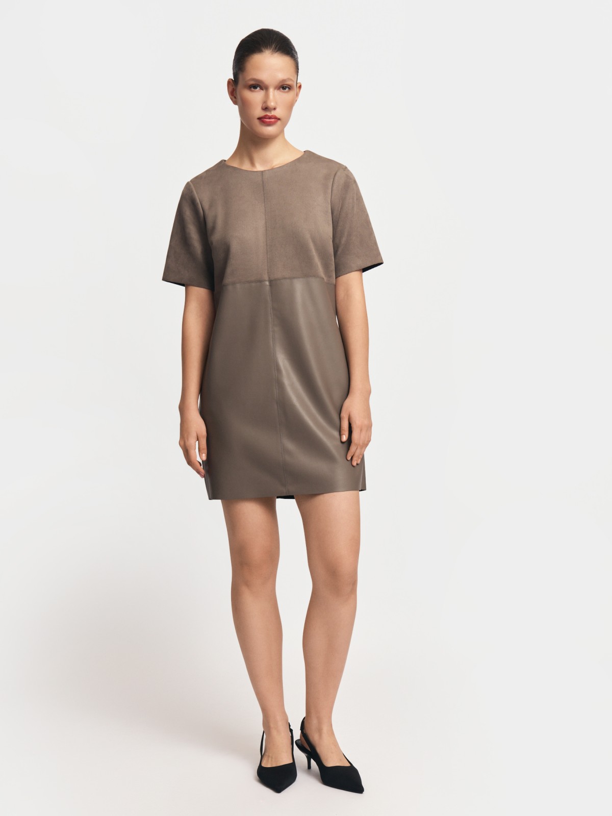 Комбинированное платье-футболка из экокожи и экозамши