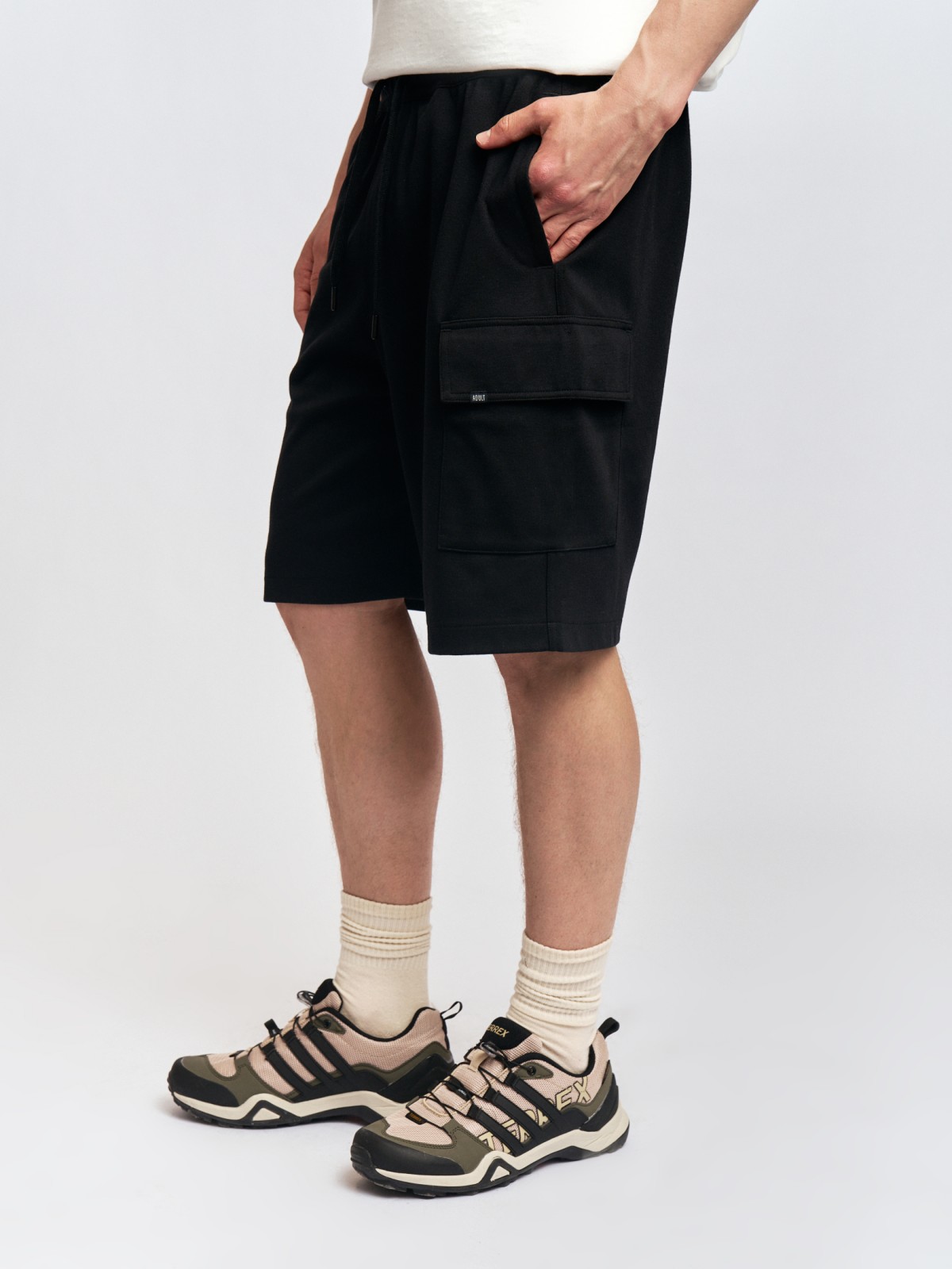 Шорты на резинке с карманами карго