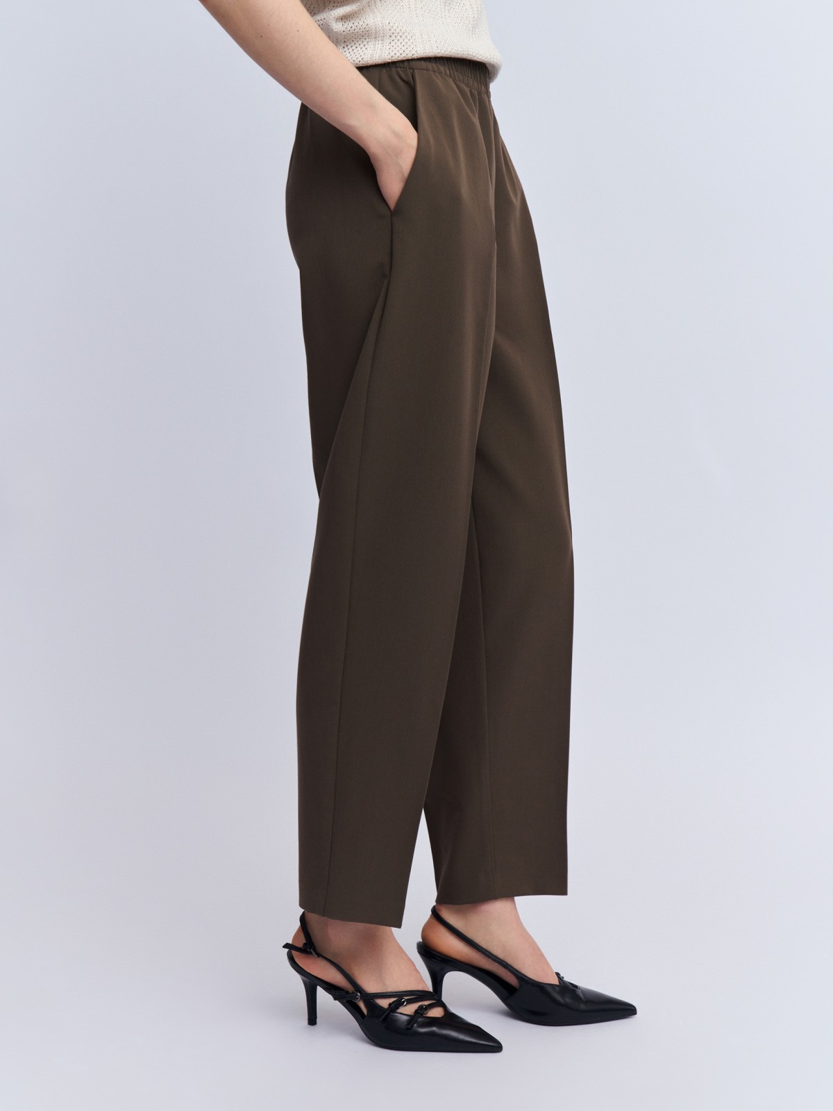 Брюки-джоггеры на резинке со стрелками