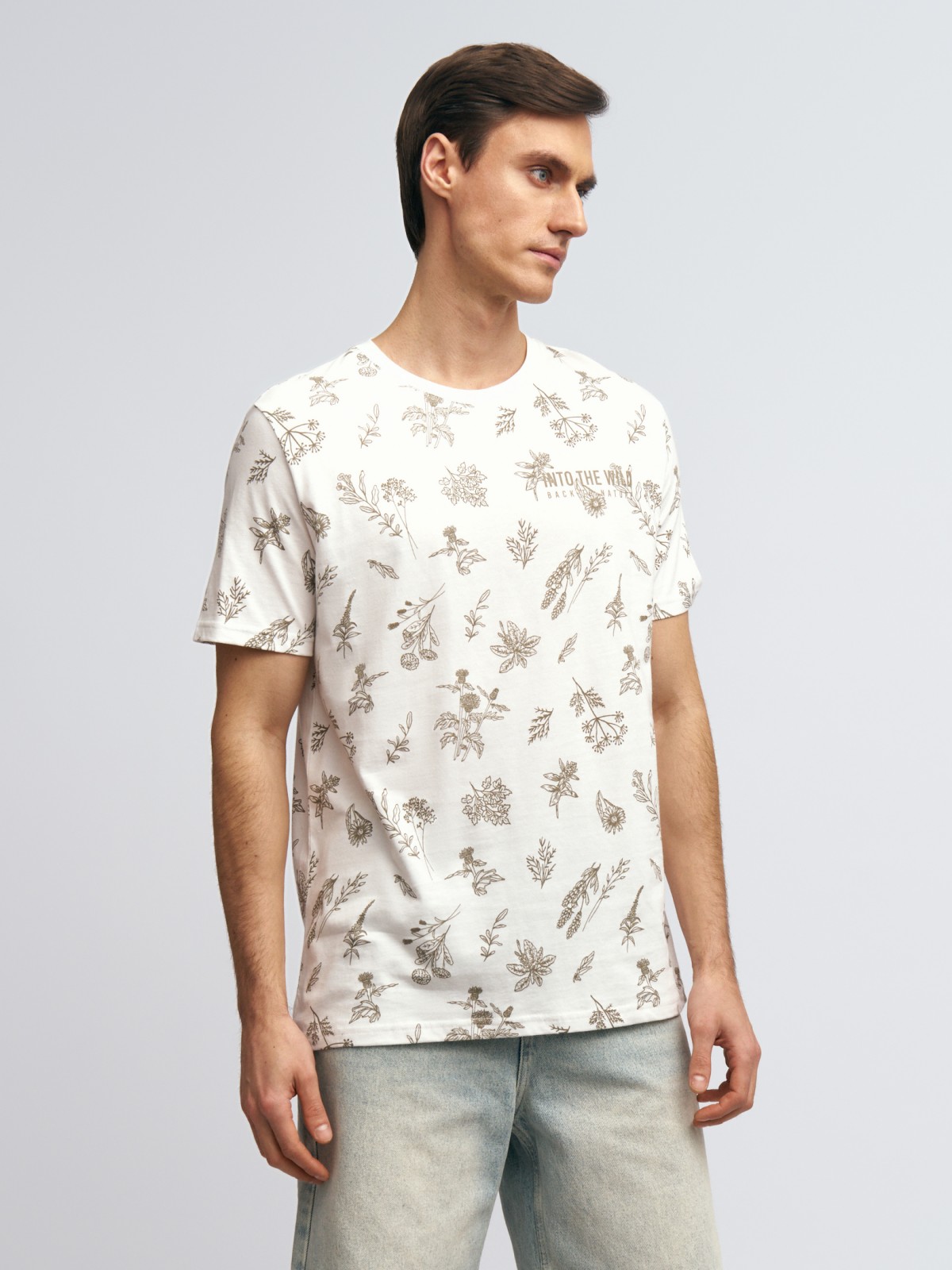 Футболка из хлопка с растительным принтом