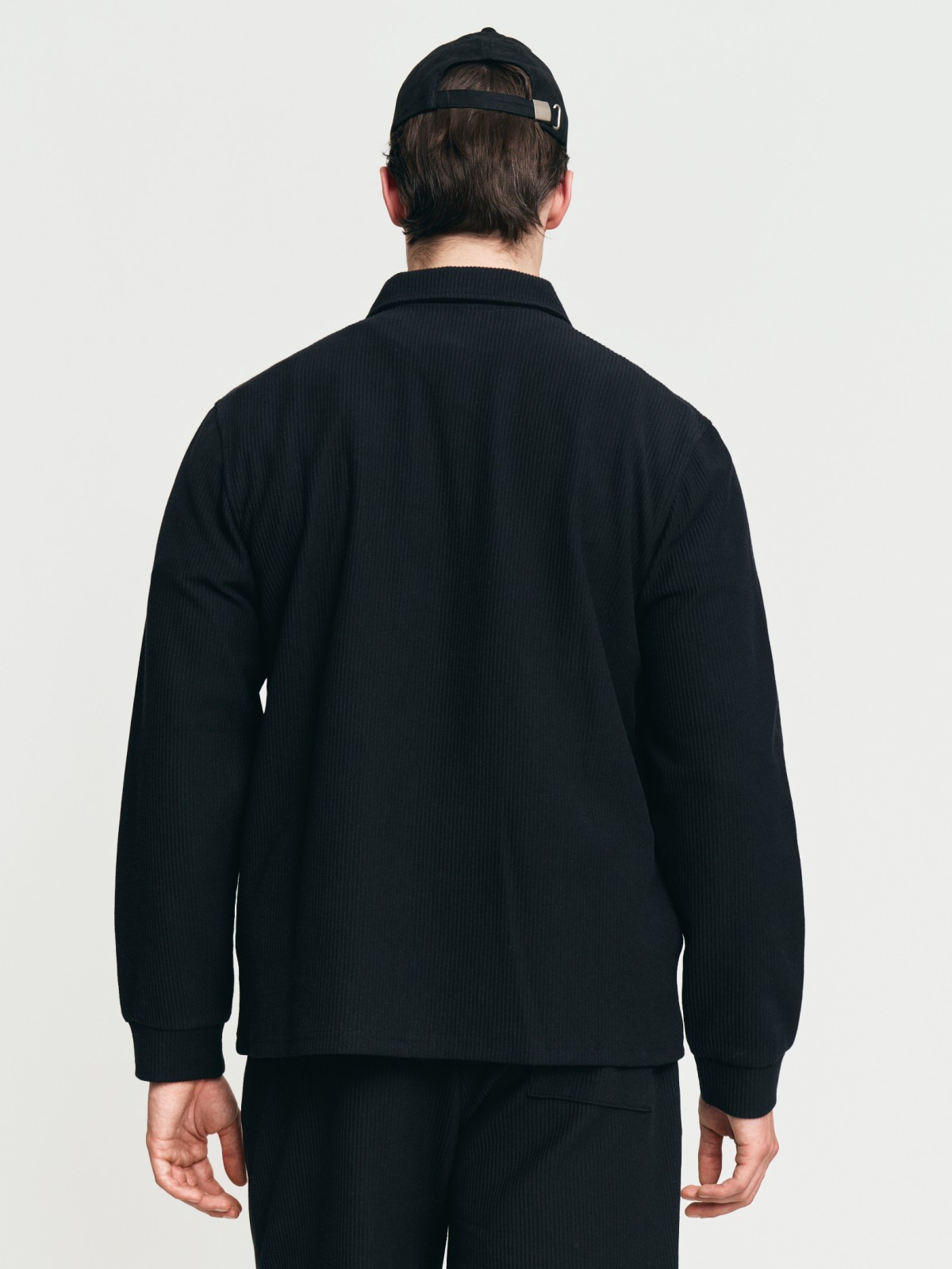 Однотонный свитшот с воротником