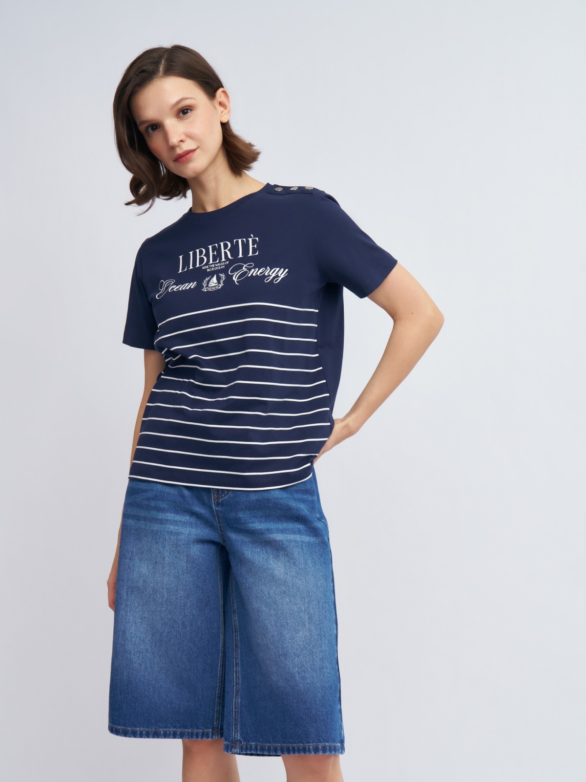 Футболка из хлопка в полоску с металлическим декором