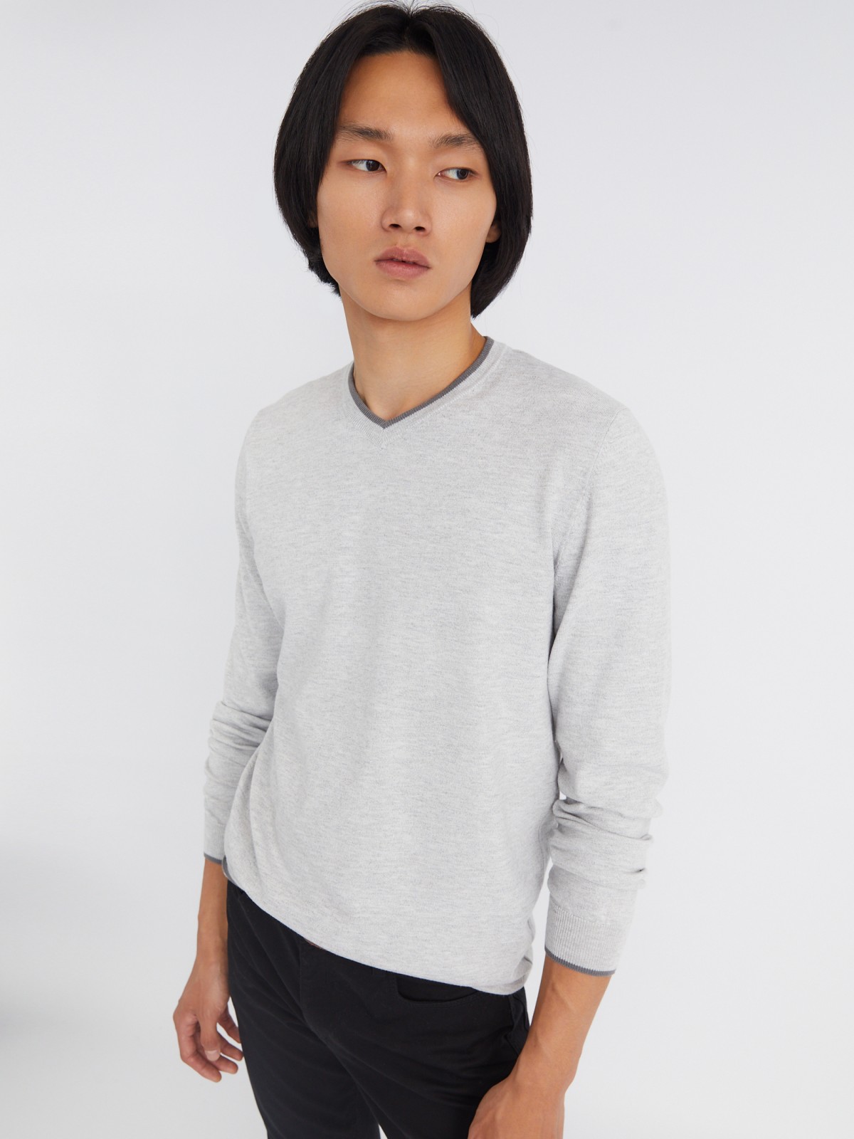 Тонкий трикотажный пуловер с треугольным вырезом и длинным рукавом zolla 213336165022, цвет светло-серый, размер L - фото 3