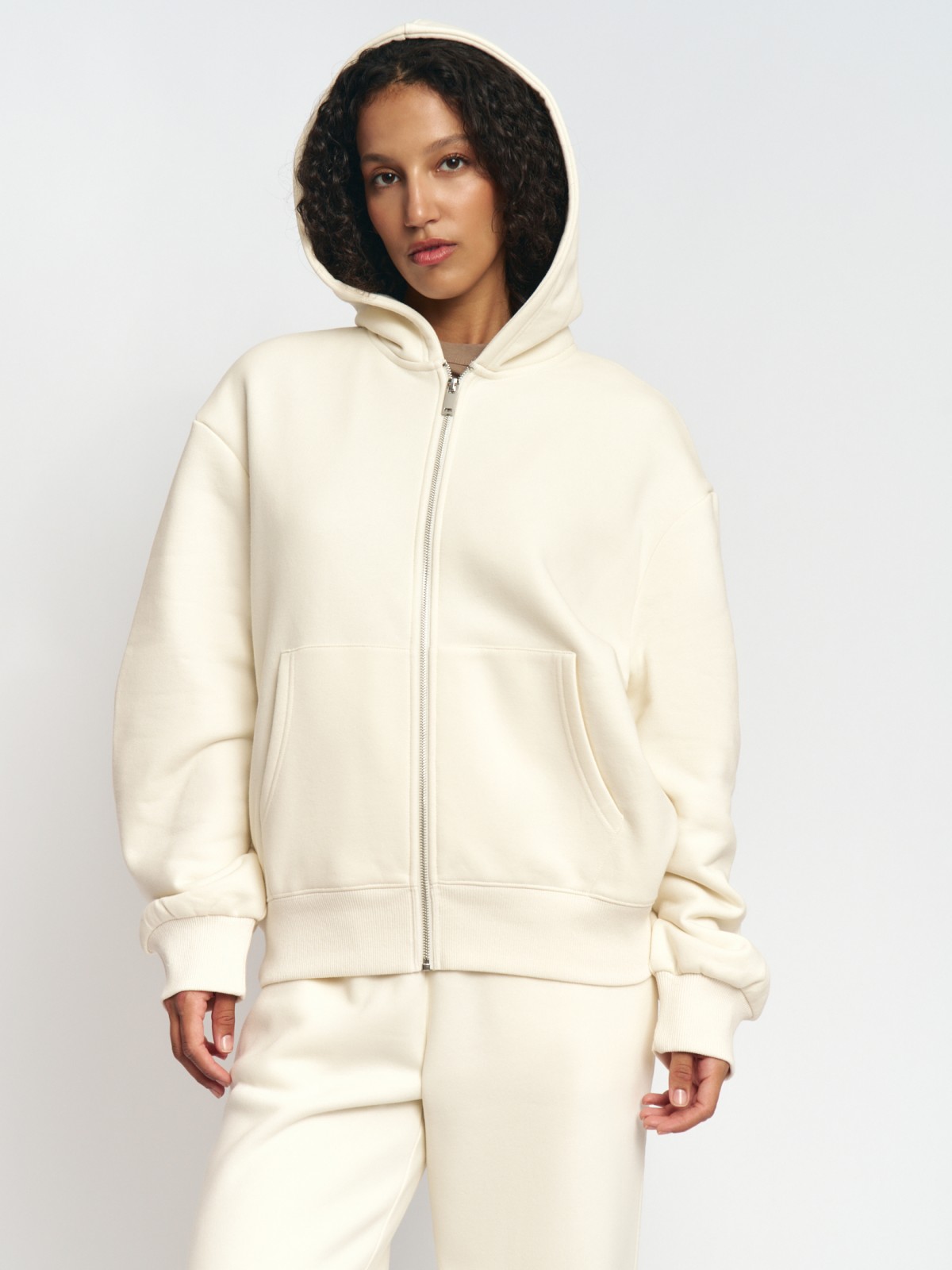 Утеплённая толстовка на молнии с начёсом и капюшоном