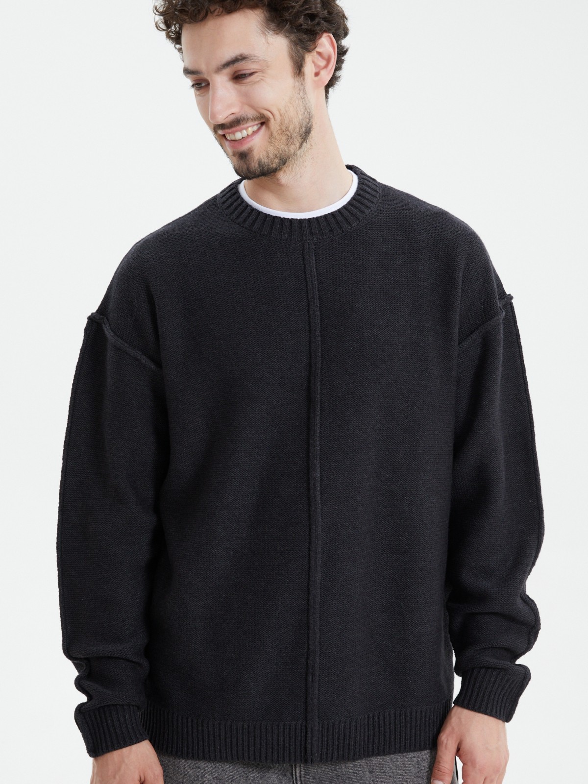 Вязаный джемпер с вывернутыми швами