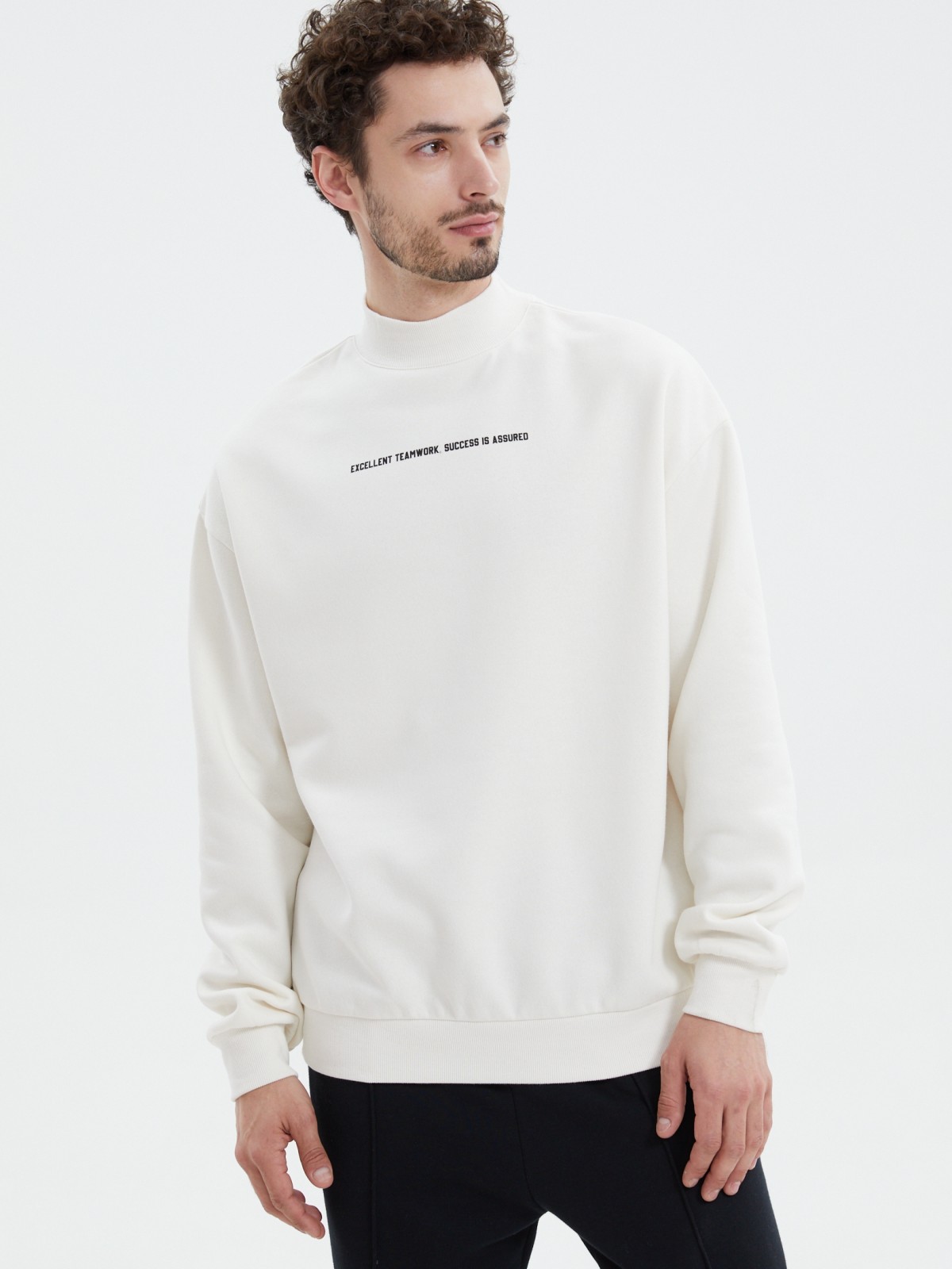 Трикотажный свитшот с принтом-надписью