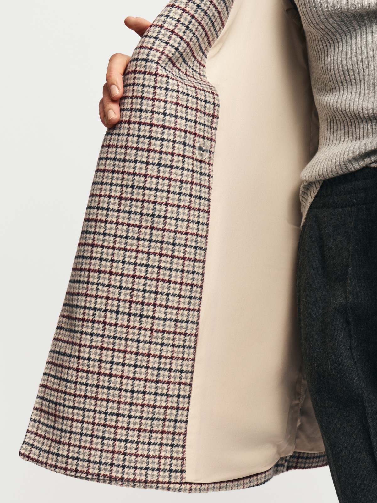 Тёплое пальто-пиджак в клетку двубортное