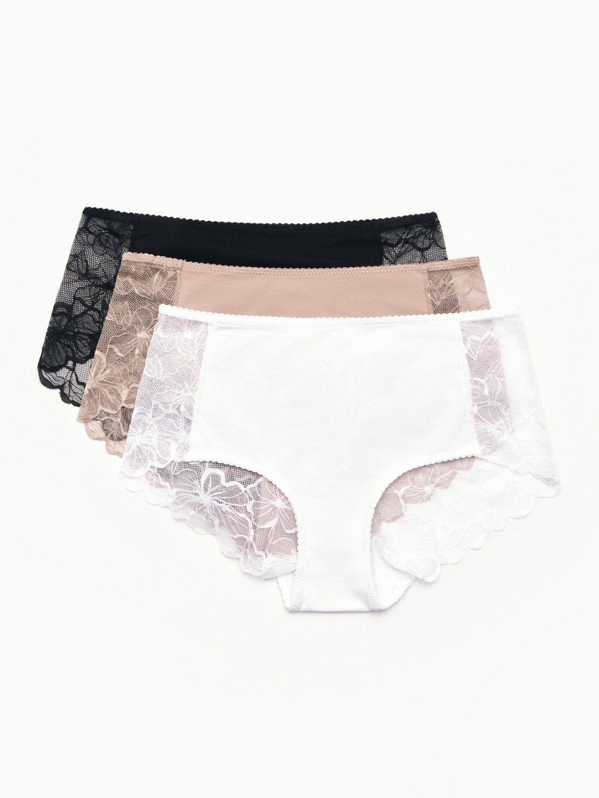 Набор трусов с кружевом 3 шт в комплекте 999₽