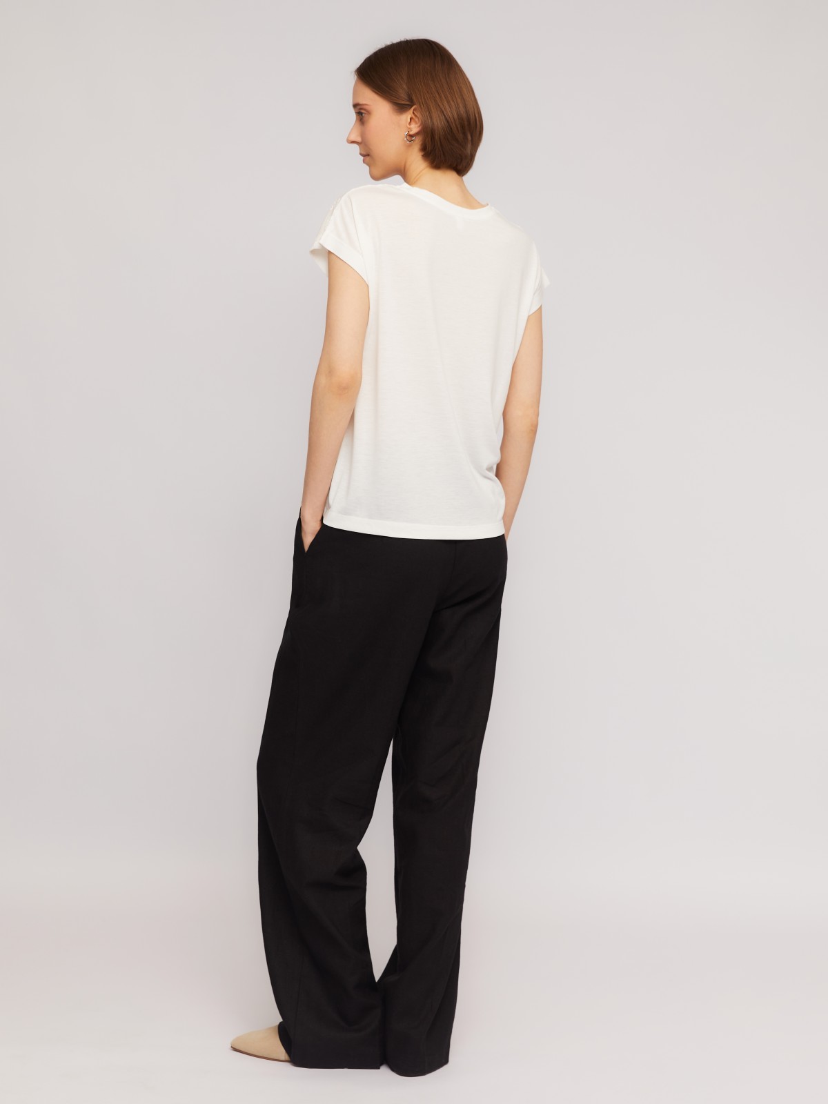 Футболка с вышивкой ришелье