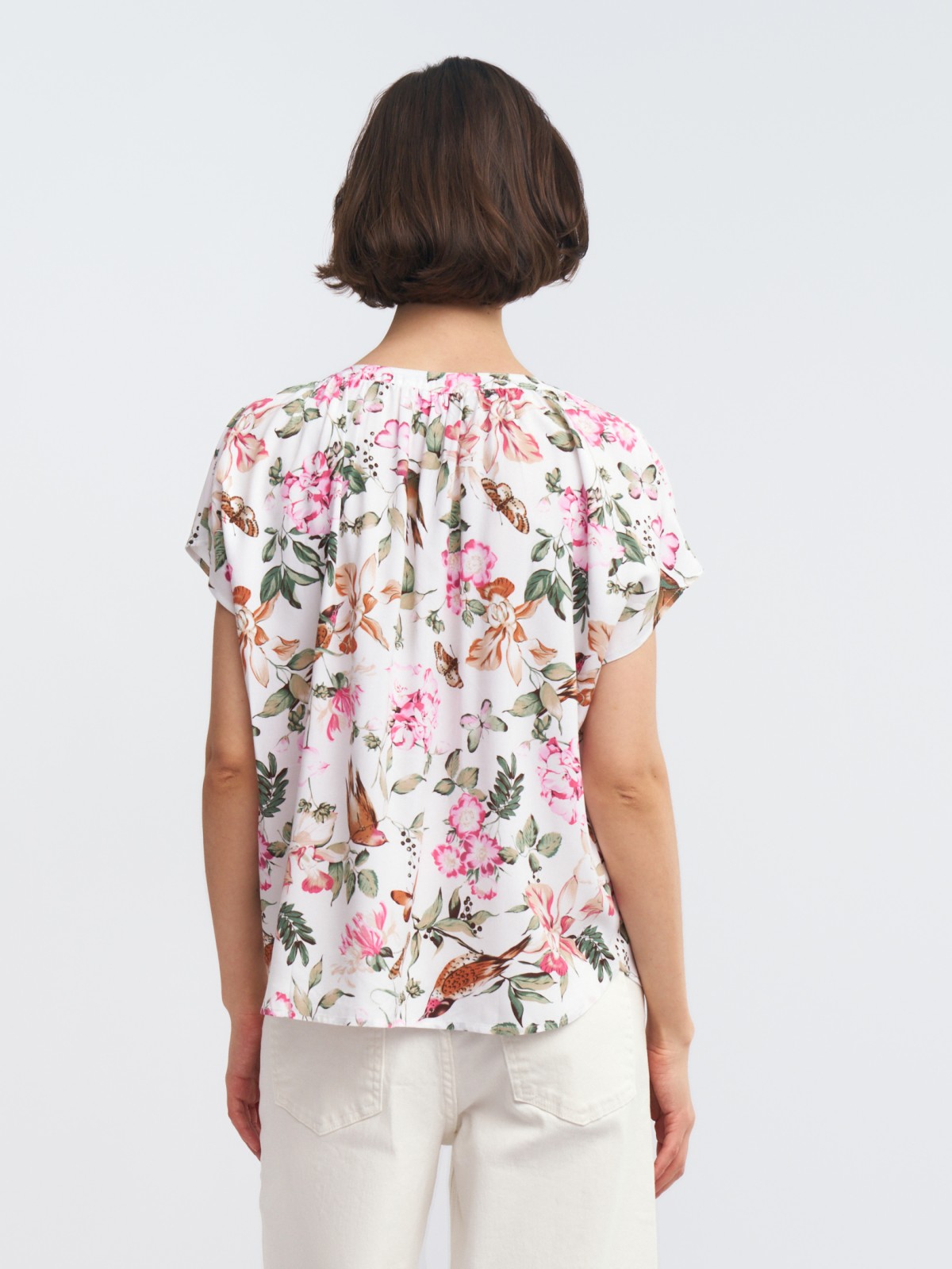 Блузка из вискозы с цветочным принтом
