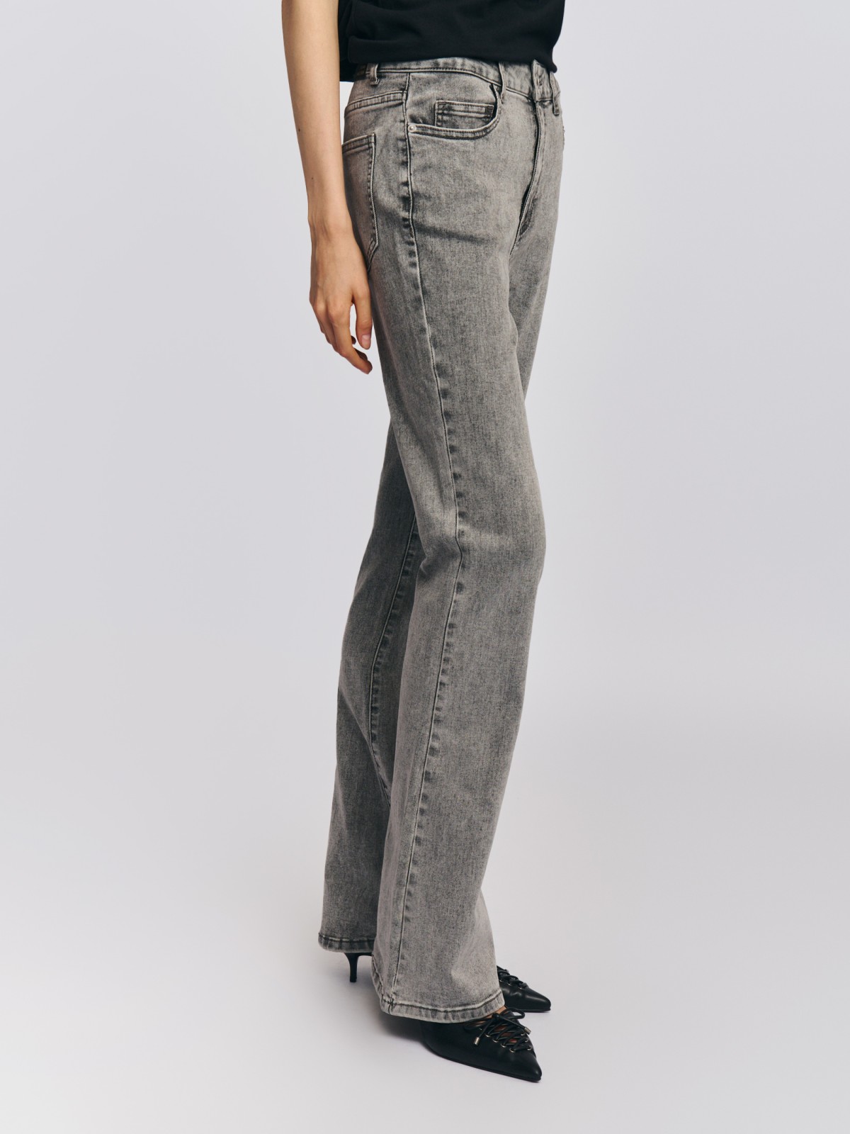 Джинсы силуэта Bootcut со средней посадкой